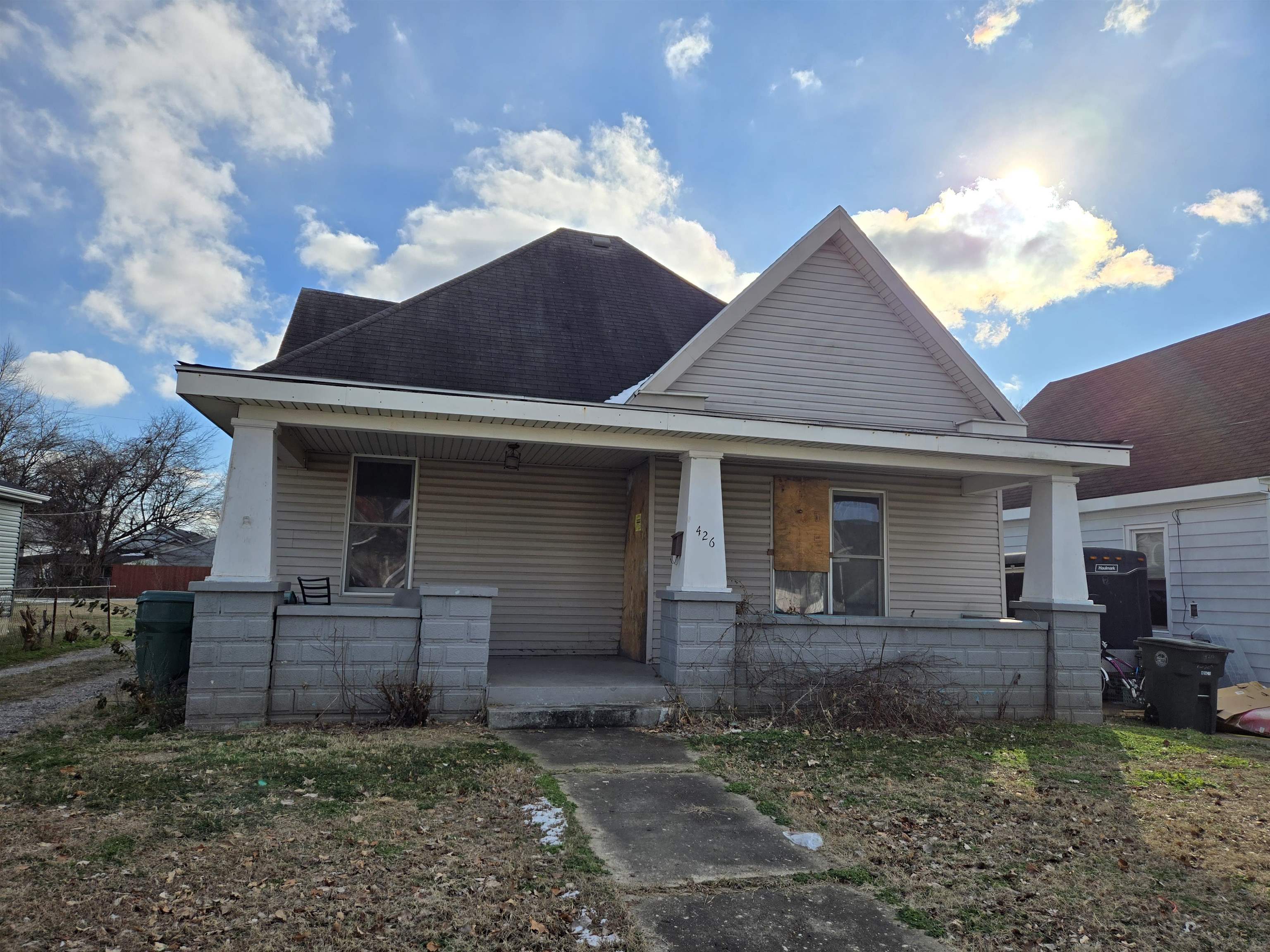 426 E 2oth Street, Owensboro, Kentucky 42303, 2 Bedrooms Bedrooms, ,1 BathroomBathrooms,Single Family Residence,For Sale,E 2oth Street,91422