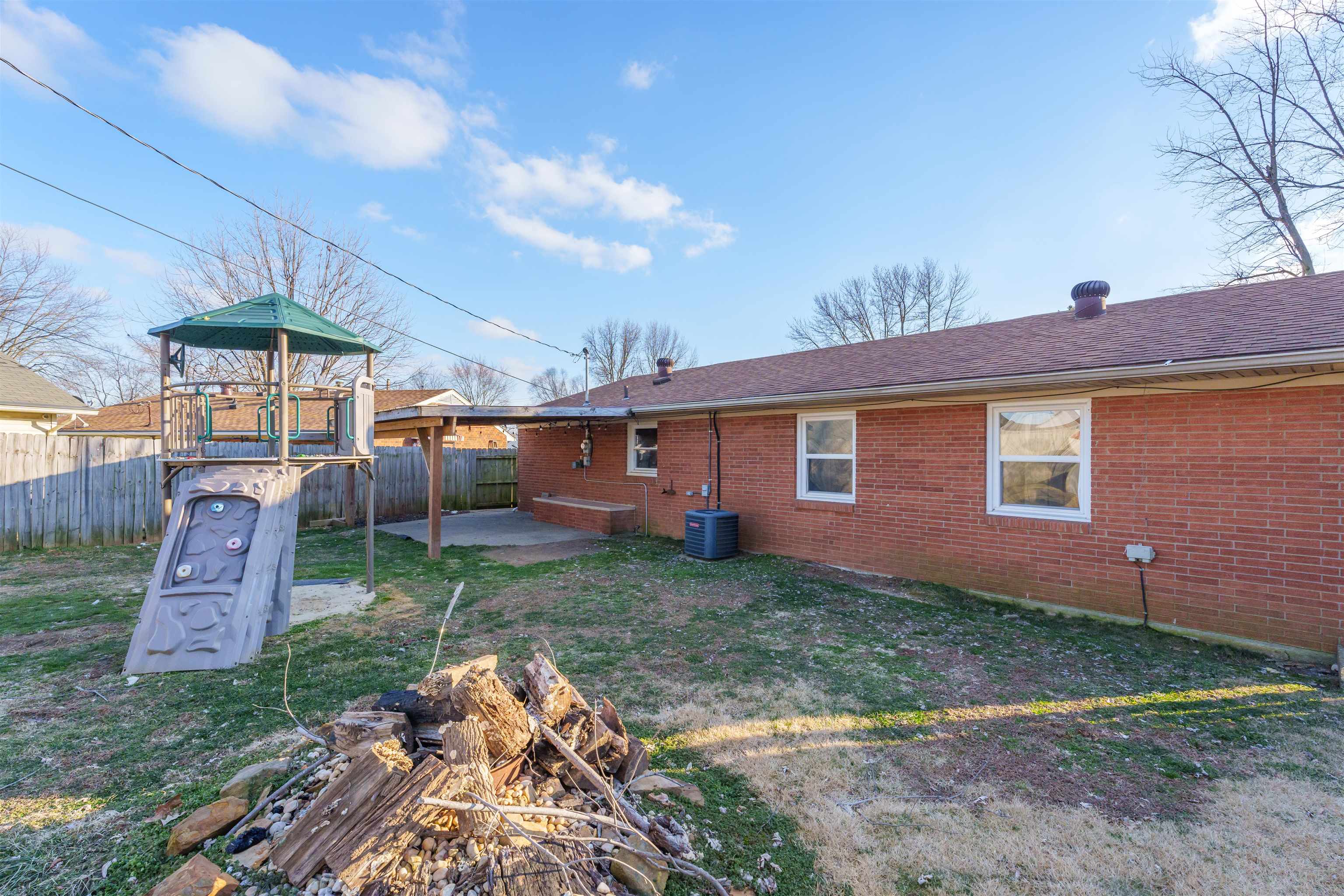 1723 Asbury Place, Owensboro, Kentucky 42303, 3 Bedrooms Bedrooms, ,2 BathroomsBathrooms,Single Family Residence,For Sale,Asbury Place,91423