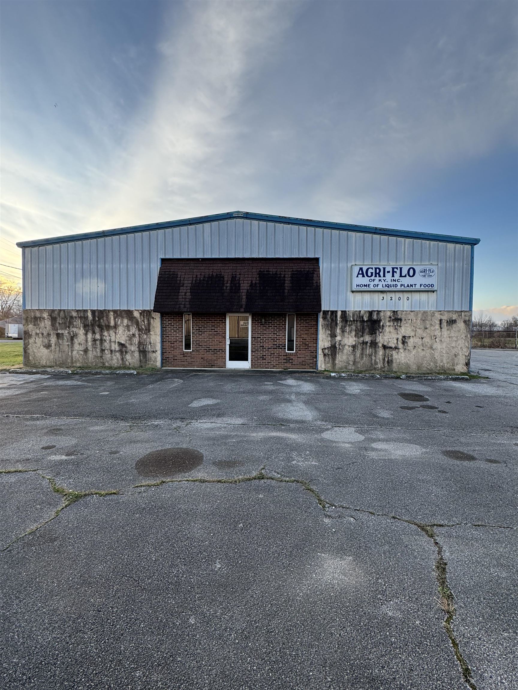 3200 Warehouse Rd, Owensboro, Kentucky 42301, ,Industrial,For Sale,Warehouse Rd,91425