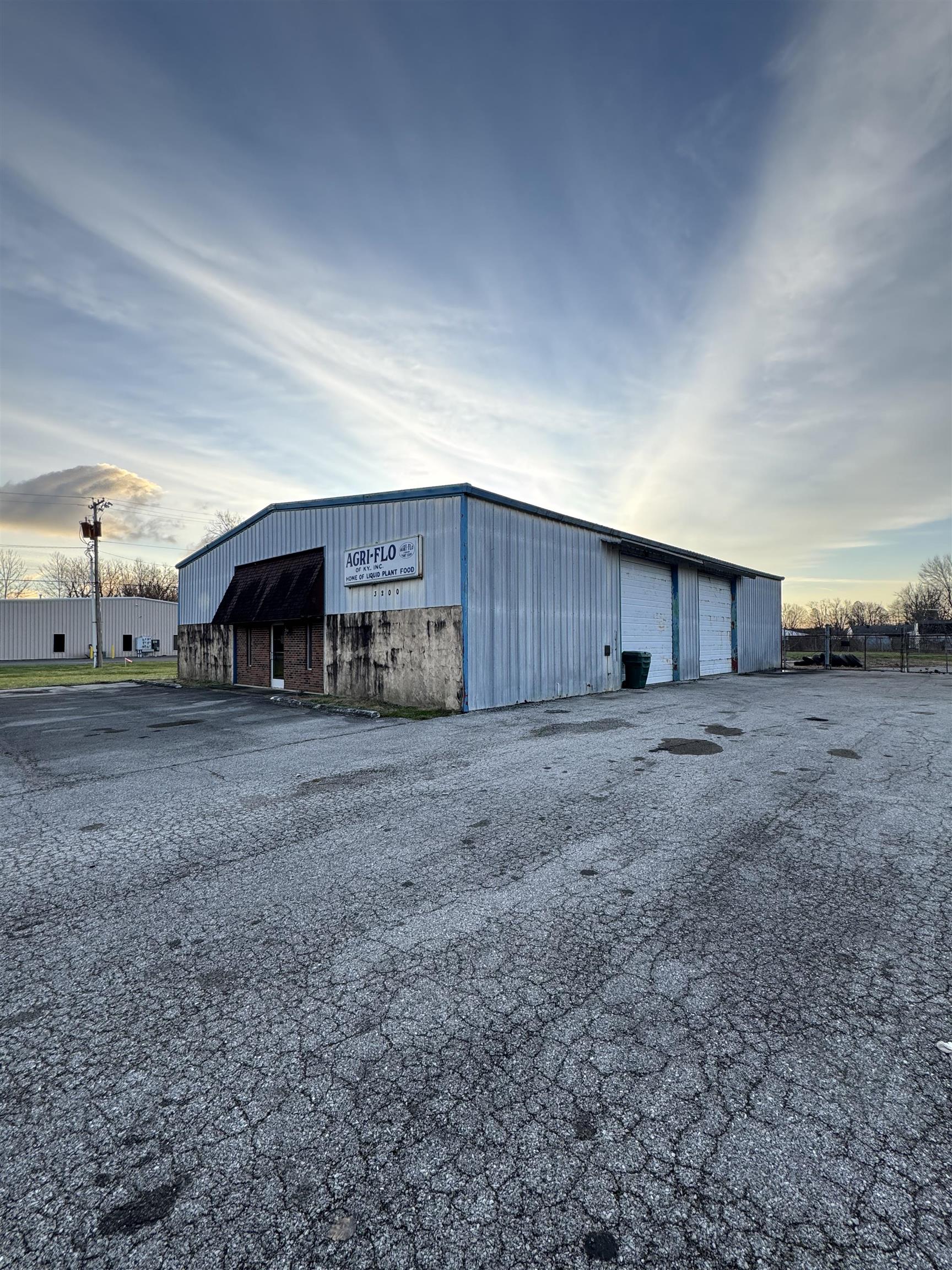 3200 Warehouse Rd, Owensboro, Kentucky 42301, ,Industrial,For Sale,Warehouse Rd,91425