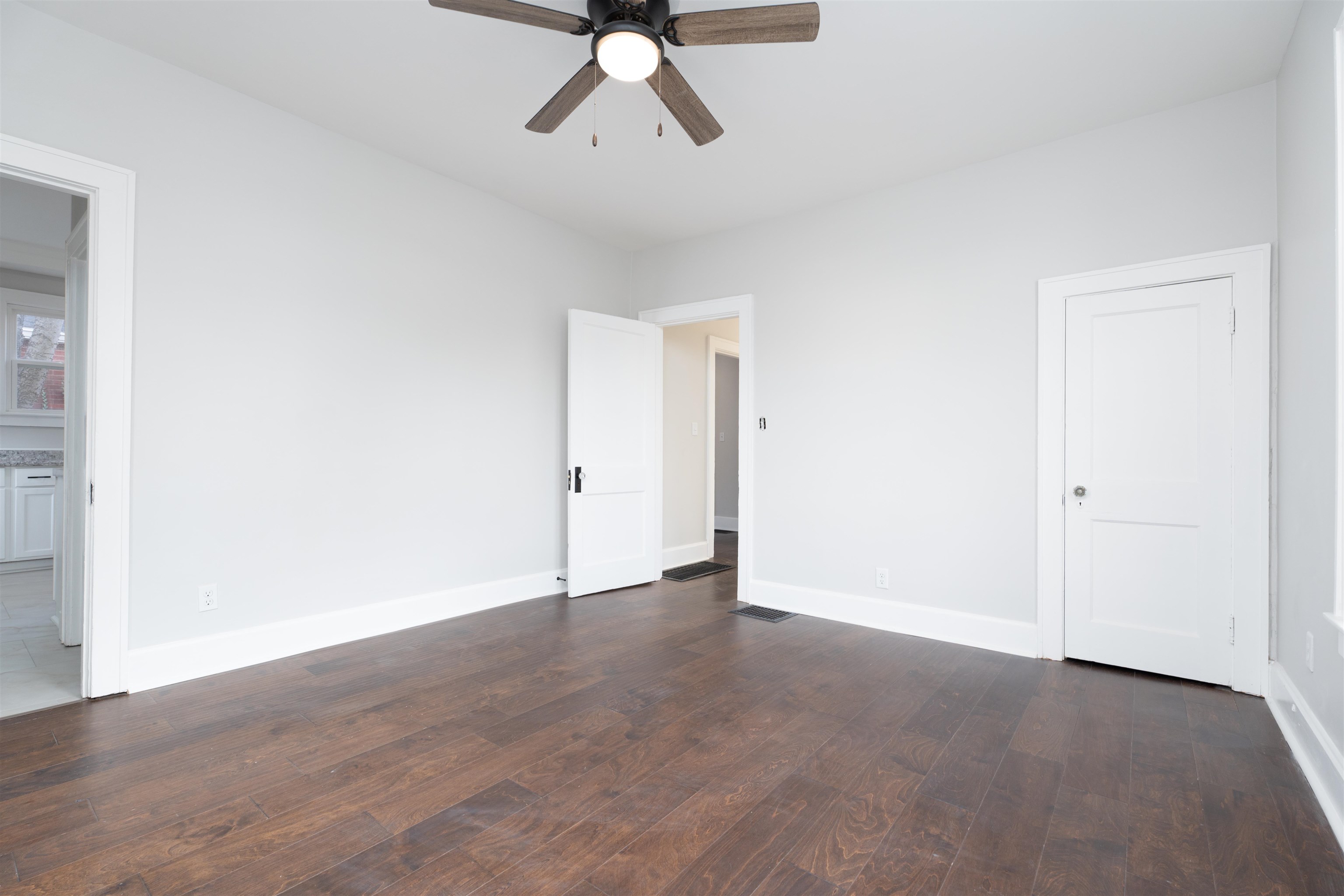 111 19th St., Owensboro, Kentucky 42303, 3 Bedrooms Bedrooms, ,1 BathroomBathrooms,Single Family Residence,For Sale,19th St.,91428