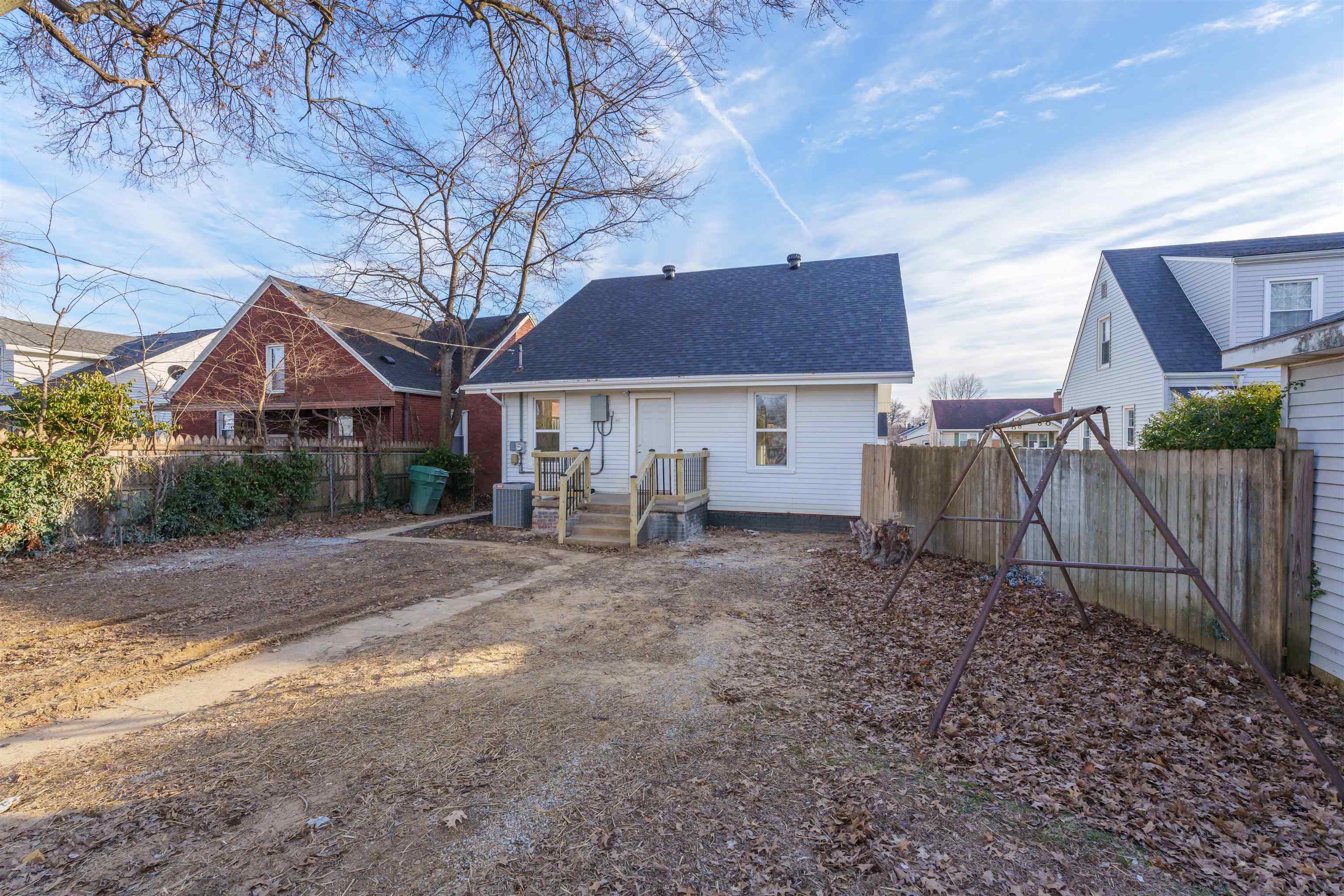 111 19th St., Owensboro, Kentucky 42303, 3 Bedrooms Bedrooms, ,1 BathroomBathrooms,Single Family Residence,For Sale,19th St.,91428