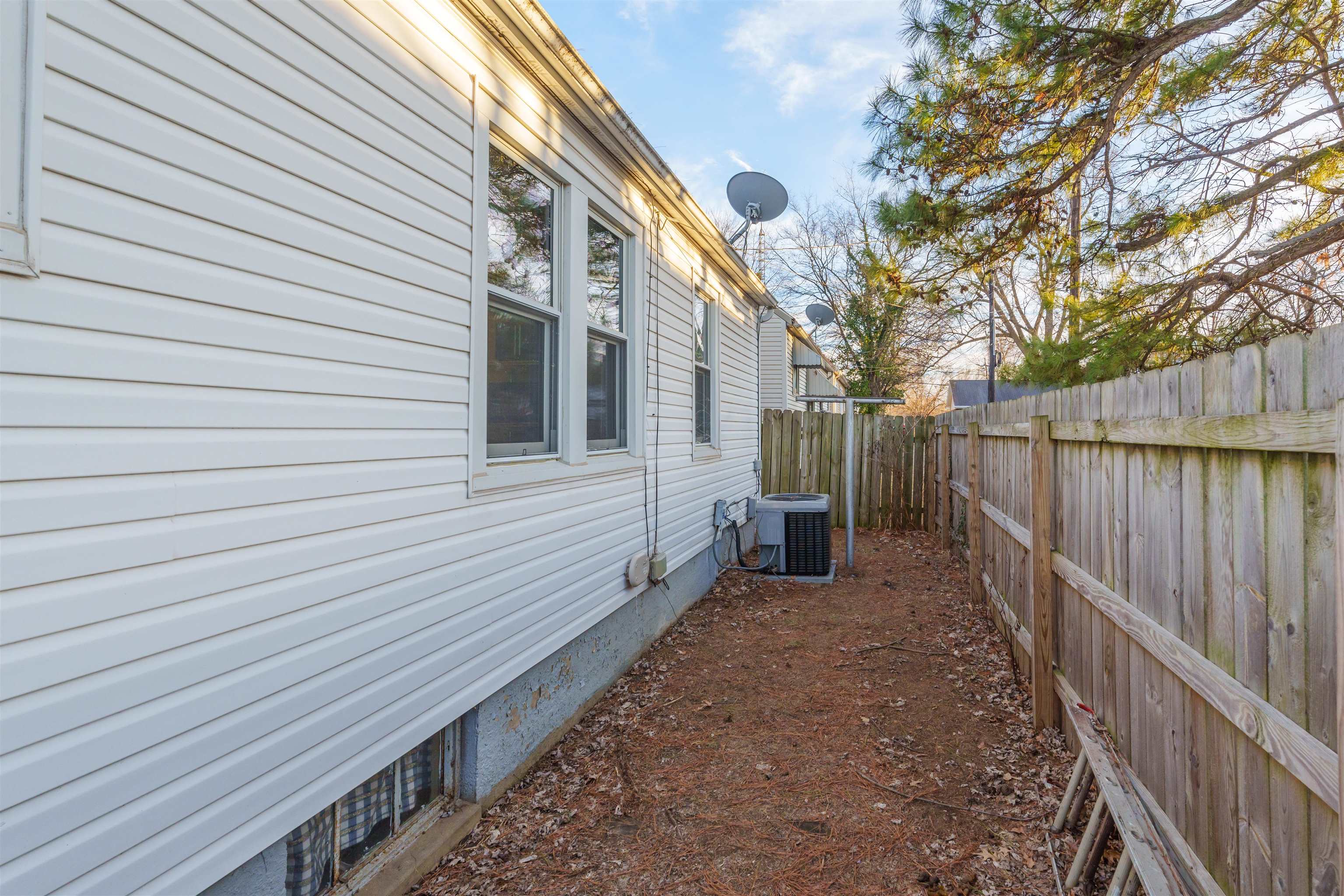 1100 Emerson Ct, Owensboro, Kentucky 42301, 2 Bedrooms Bedrooms, ,1 BathroomBathrooms,Single Family Residence,For Sale,Emerson Ct,91429