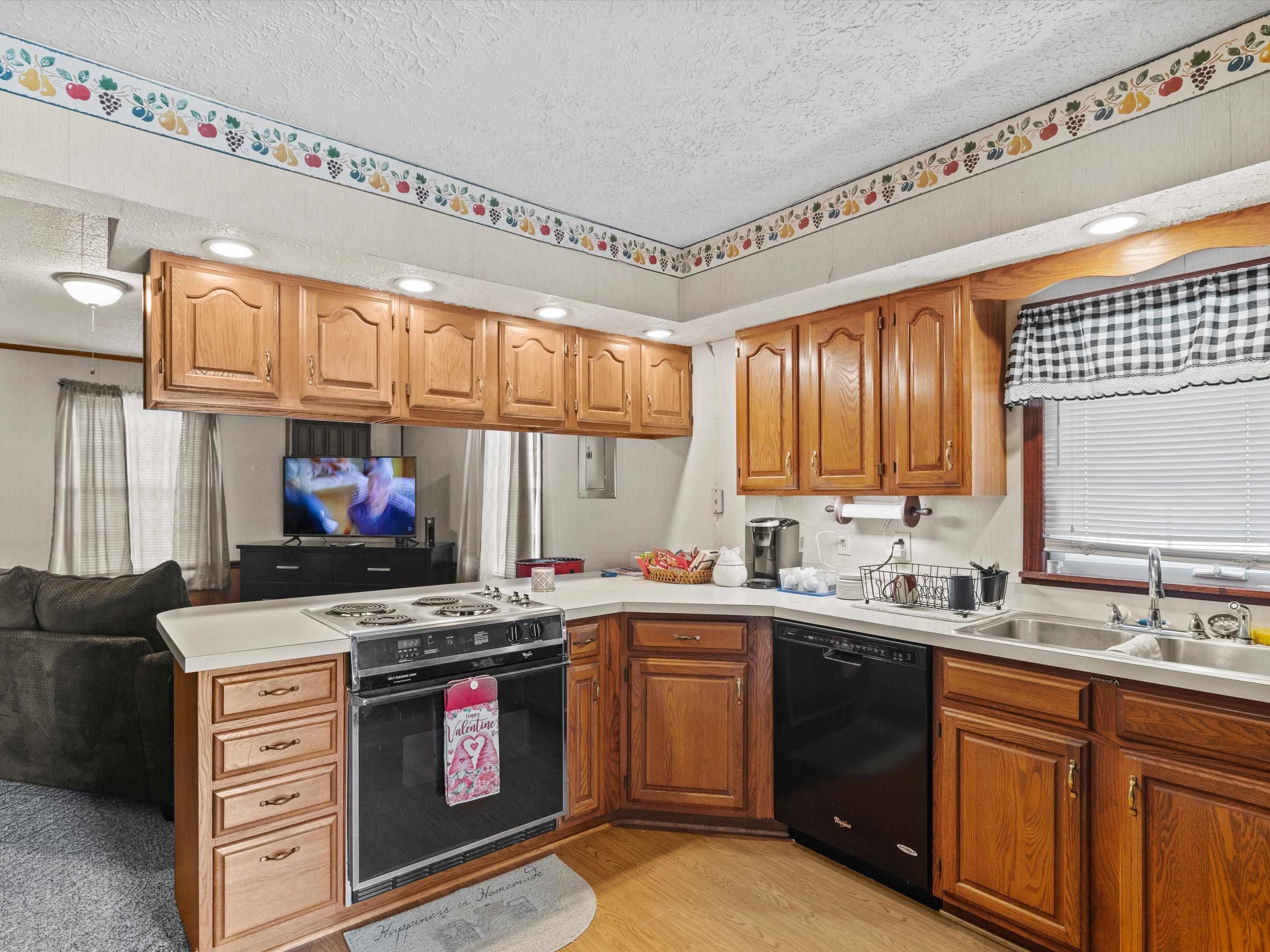6 Philips Court, Henderson, Kentucky 42420, 3 Bedrooms Bedrooms, ,1 BathroomBathrooms,Single Family Residence,For Sale,Philips Court,91430