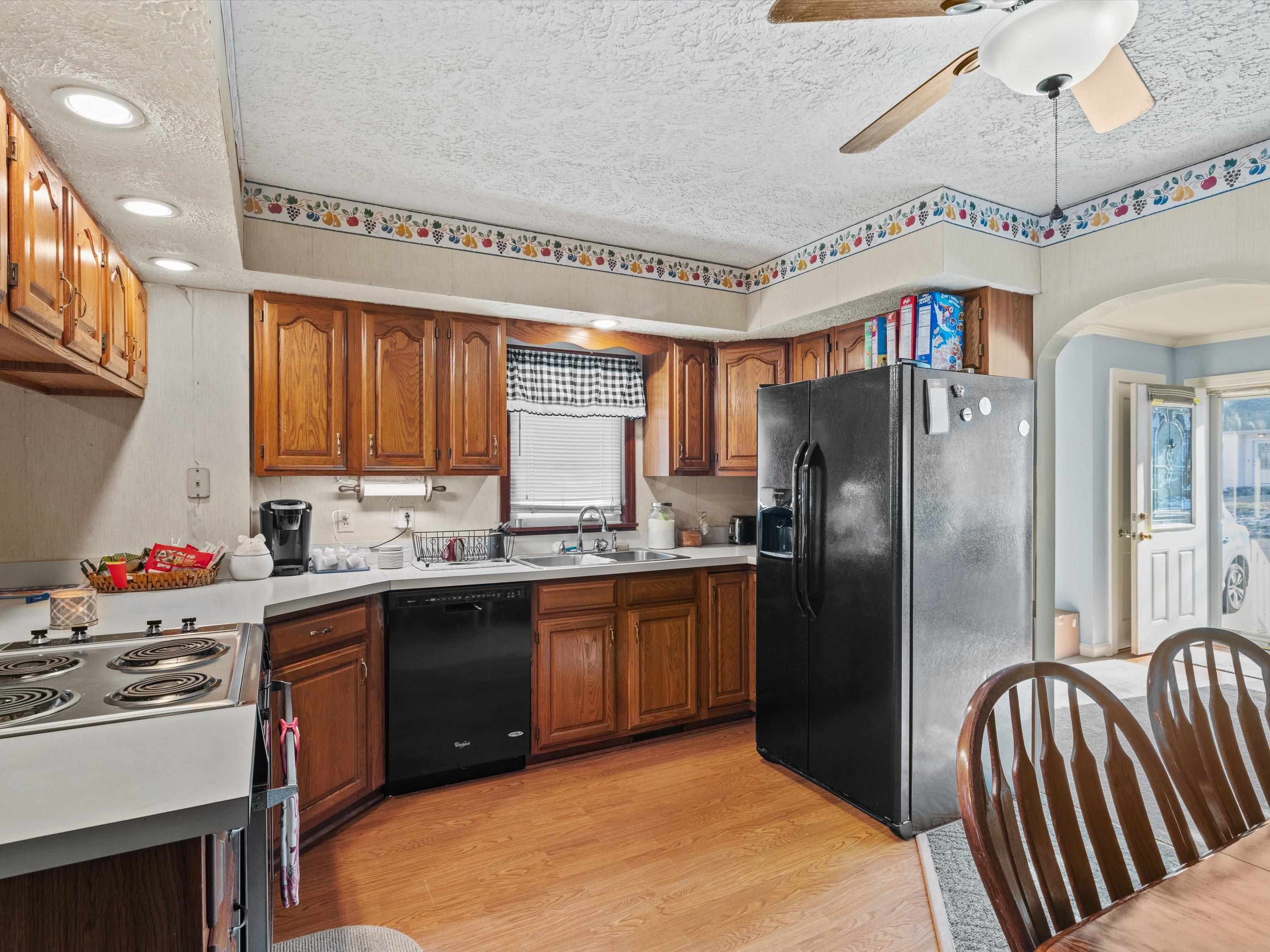 6 Philips Court, Henderson, Kentucky 42420, 3 Bedrooms Bedrooms, ,1 BathroomBathrooms,Single Family Residence,For Sale,Philips Court,91430
