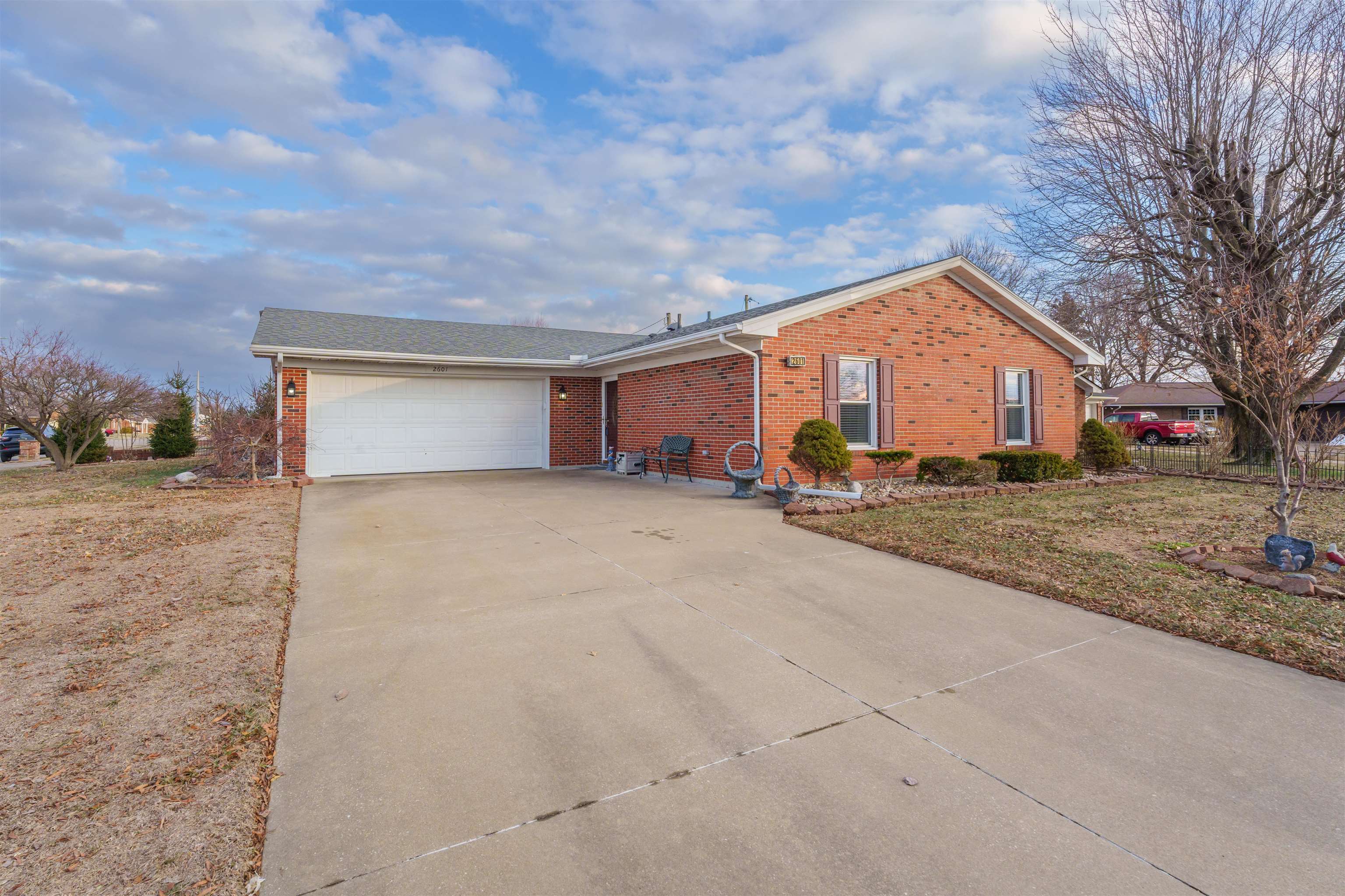 2601 Meridian Court, Owensboro, Kentucky 42301, 3 Bedrooms Bedrooms, ,2 BathroomsBathrooms,Single Family Residence,For Sale,Meridian Court,91435