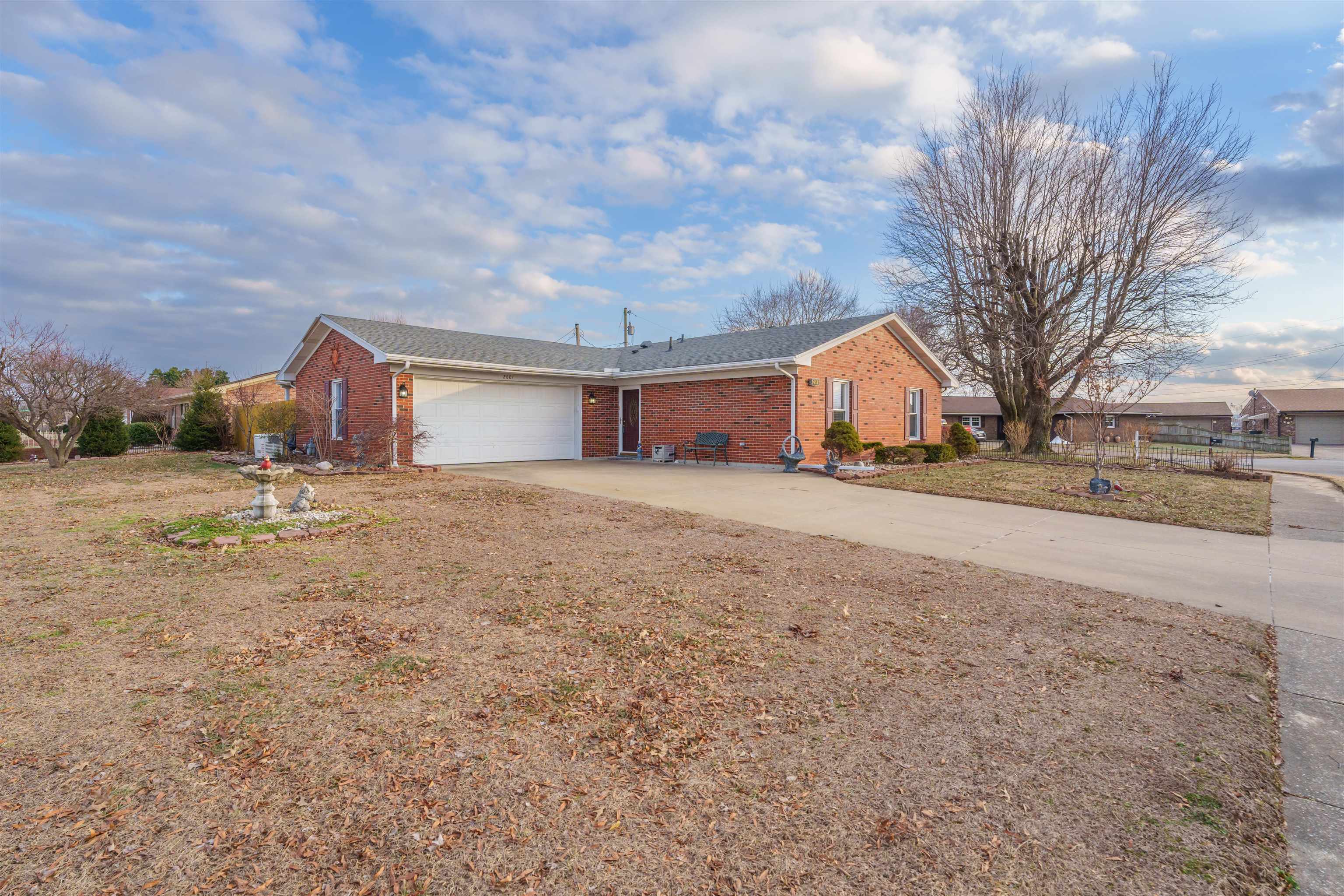 2601 Meridian Court, Owensboro, Kentucky 42301, 3 Bedrooms Bedrooms, ,2 BathroomsBathrooms,Single Family Residence,For Sale,Meridian Court,91435