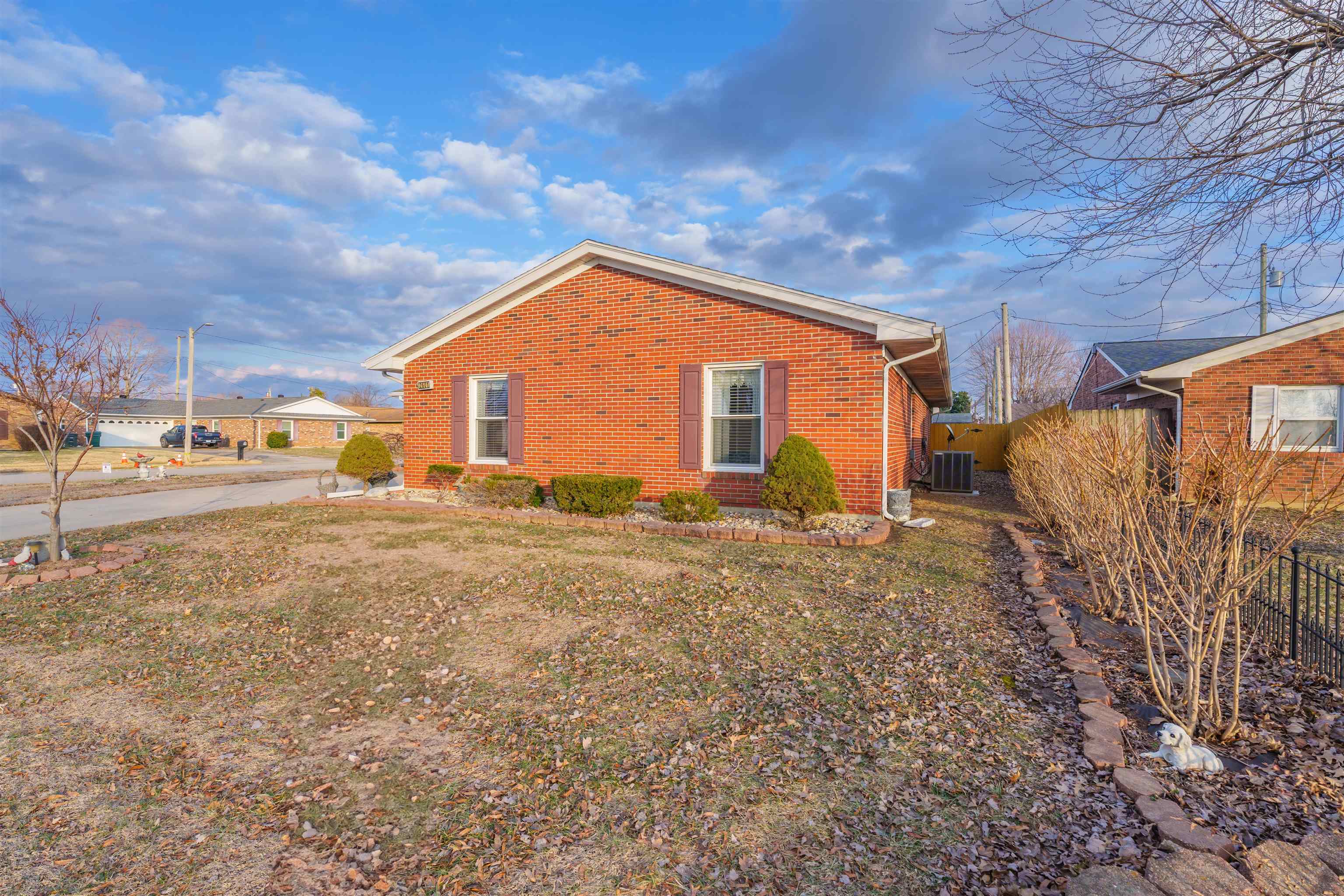 2601 Meridian Court, Owensboro, Kentucky 42301, 3 Bedrooms Bedrooms, ,2 BathroomsBathrooms,Single Family Residence,For Sale,Meridian Court,91435