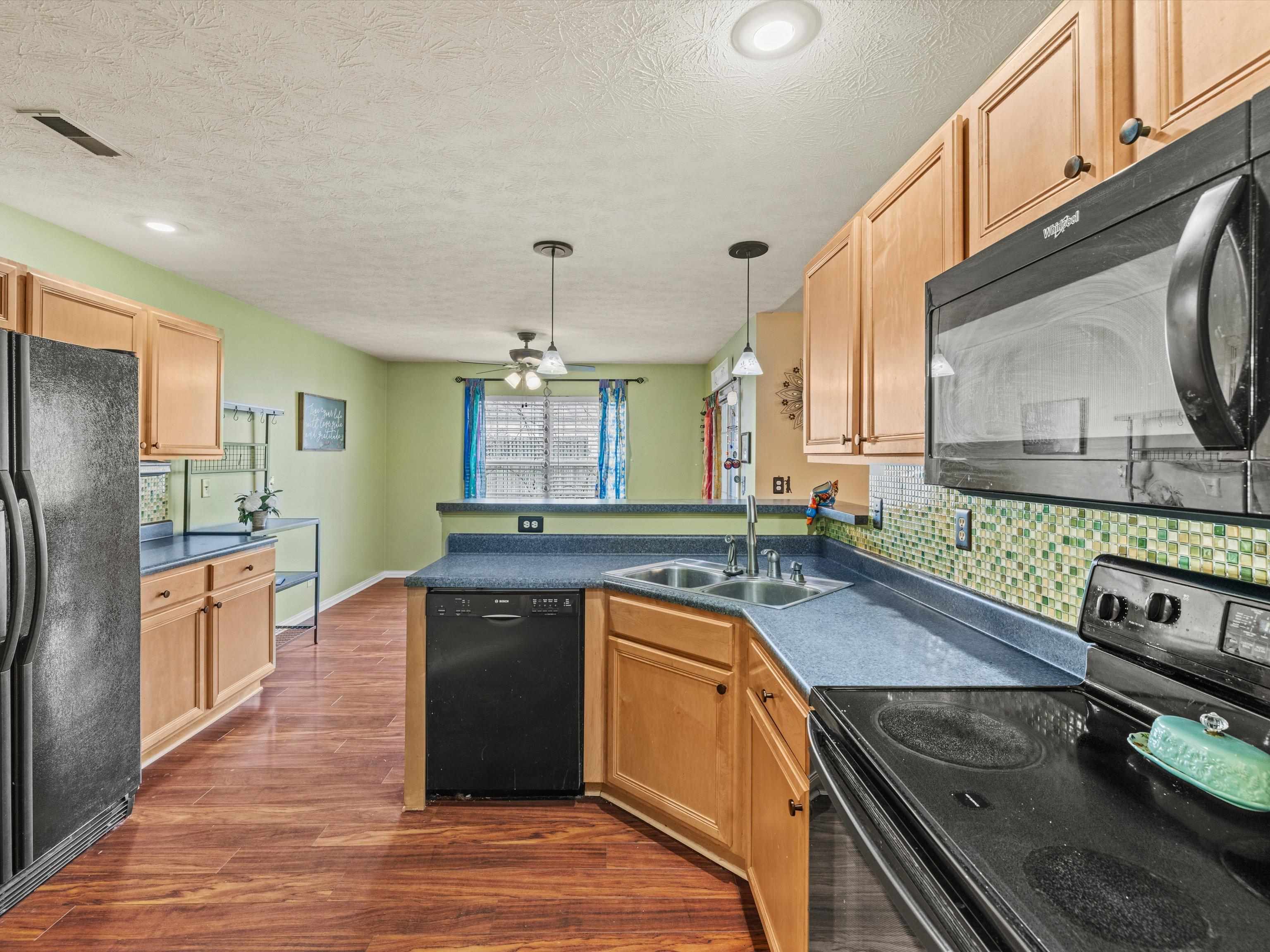 2624 Rush Trail, Owensboro, Kentucky 42303, 3 Bedrooms Bedrooms, ,2 BathroomsBathrooms,Single Family Residence,For Sale,Rush Trail,91437