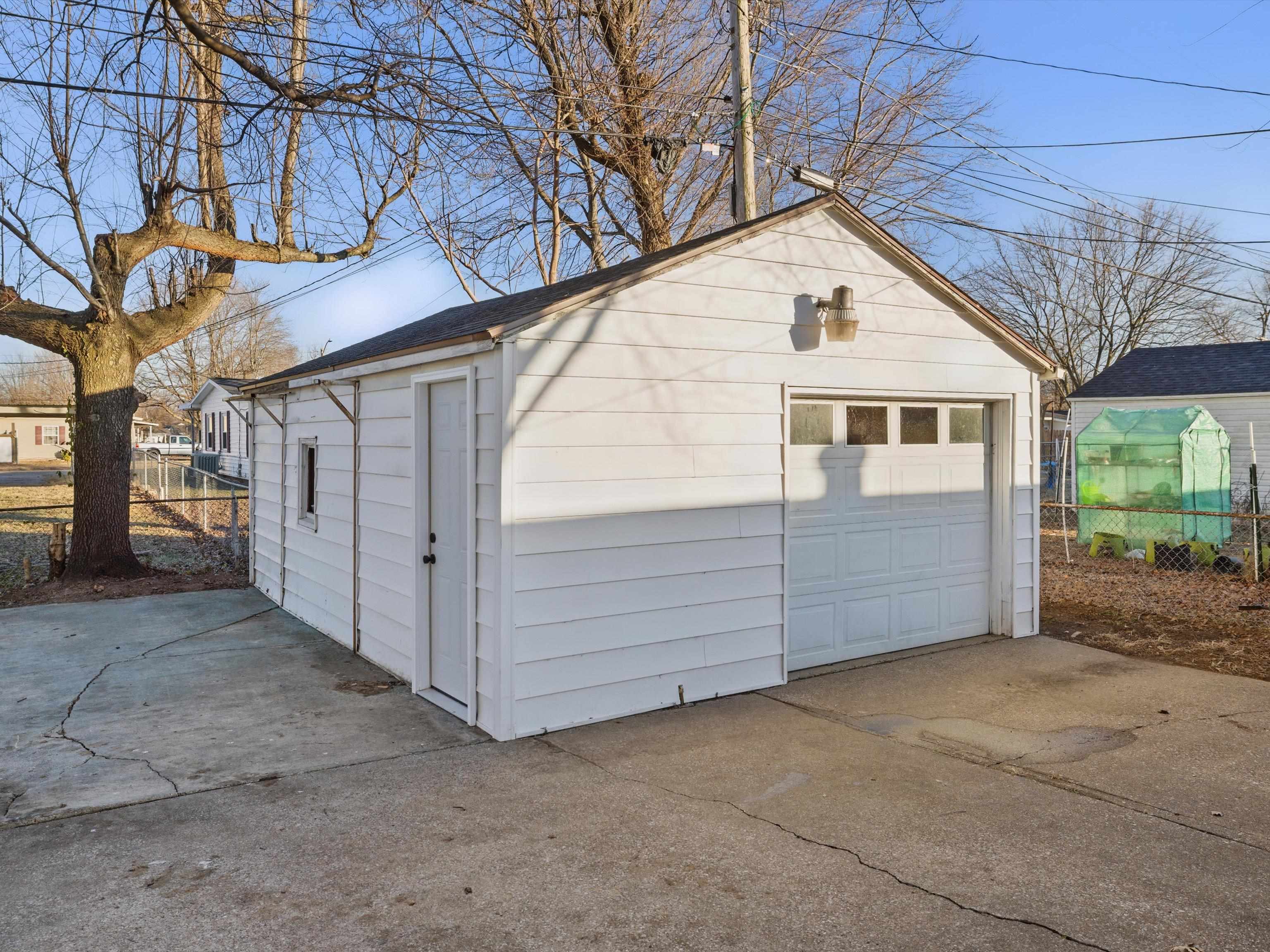 521 Jeff Pl, Owensboro, Kentucky 42301, 2 Bedrooms Bedrooms, ,1 BathroomBathrooms,Single Family Residence,For Sale,Jeff Pl,91442