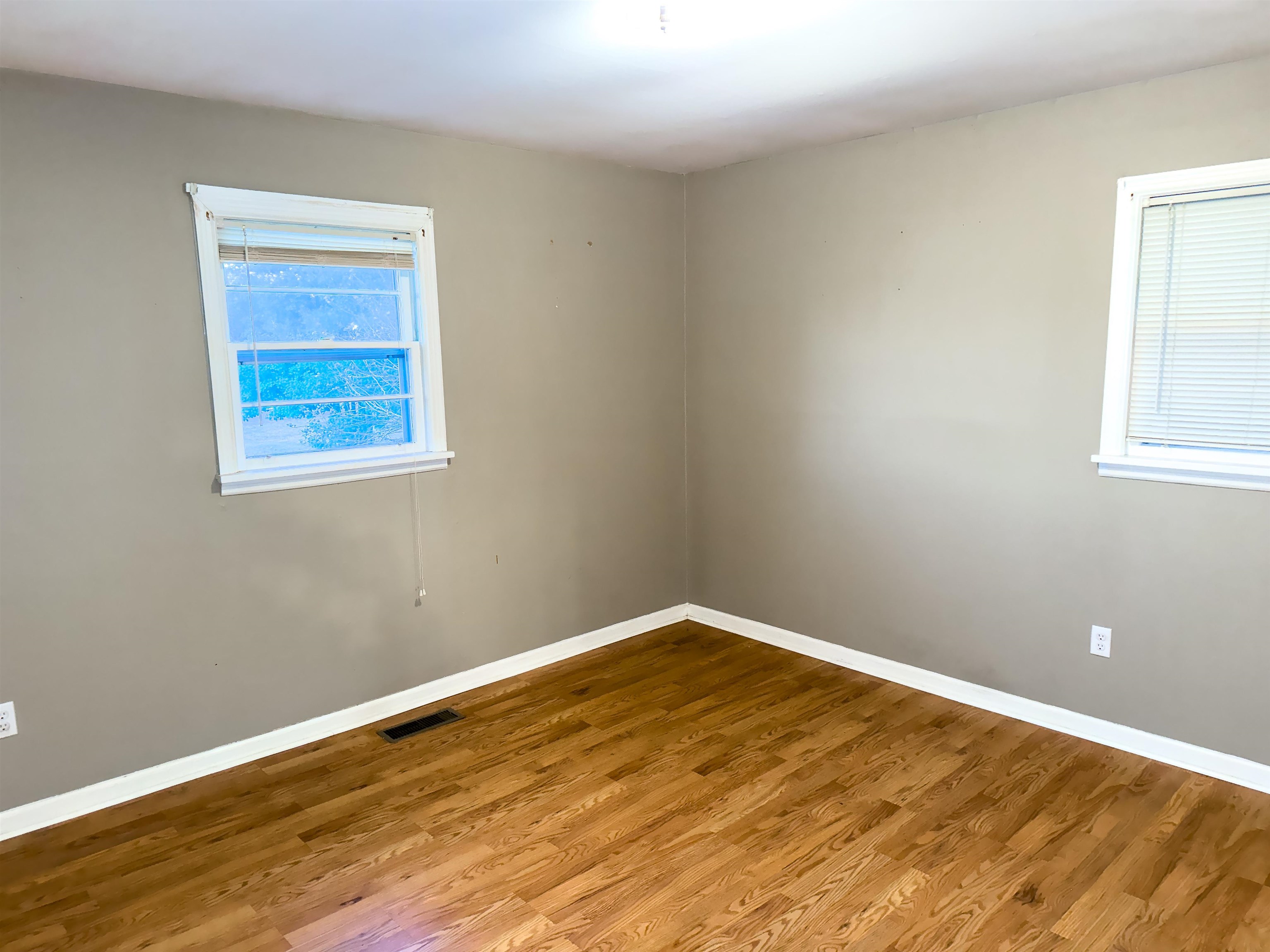 504 Valley Terrace, Irvington, Kentucky 40146, 3 Bedrooms Bedrooms, ,1 BathroomBathrooms,Ranch,For Sale,Valley Terrace,91455