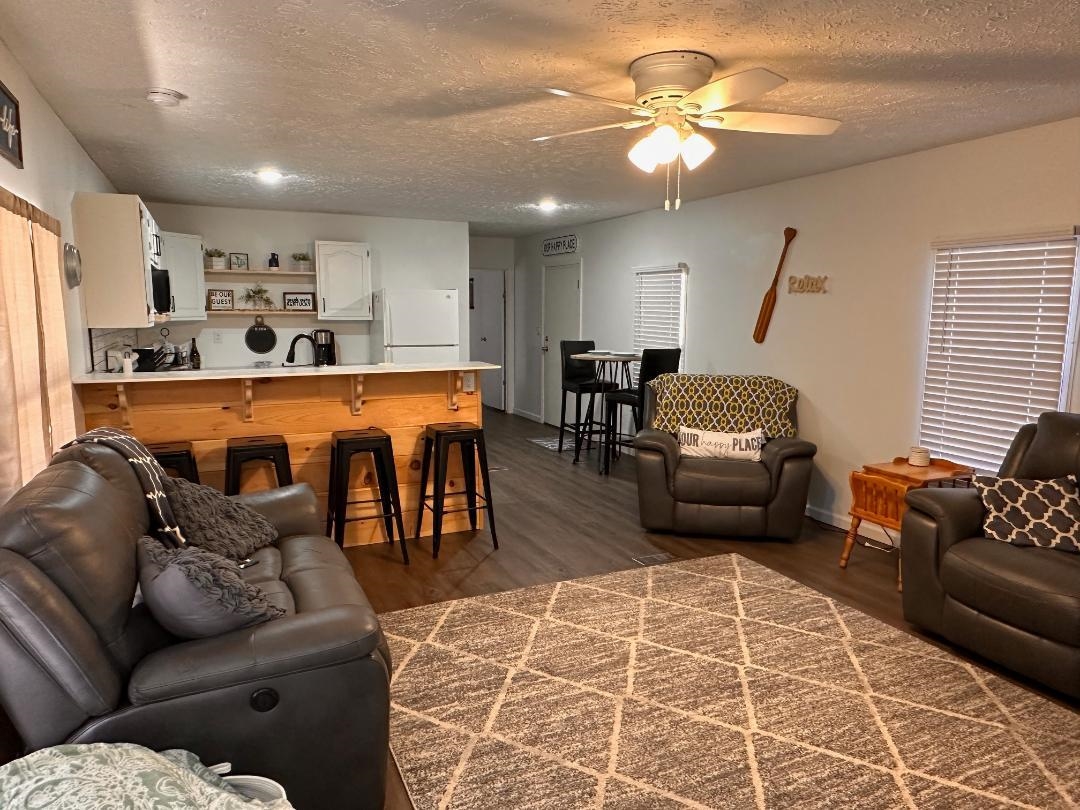 191 Shawnee Circle, Falls of Rough, Kentucky 40119, 2 Bedrooms Bedrooms, ,2 BathroomsBathrooms,Manufactured Home,For Sale,Shawnee Circle,91460