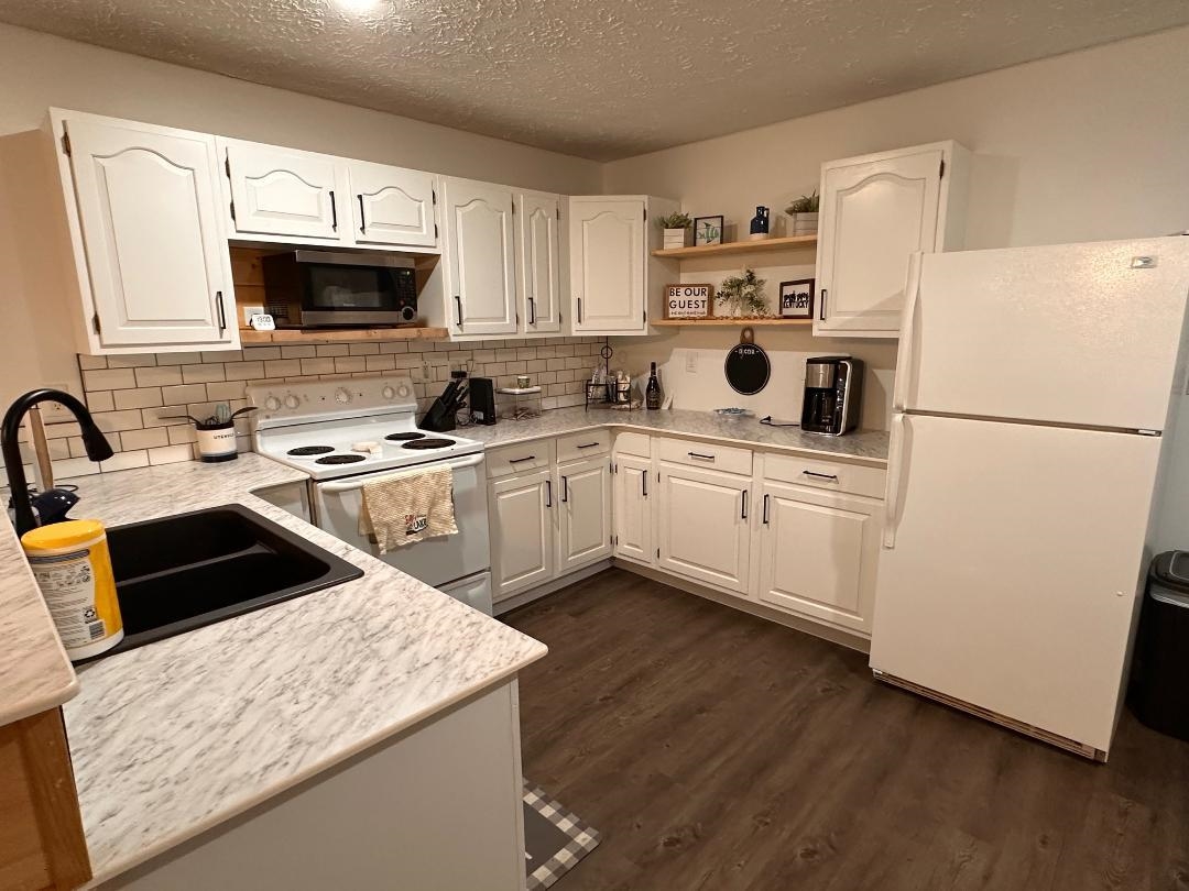 191 Shawnee Circle, Falls of Rough, Kentucky 40119, 2 Bedrooms Bedrooms, ,2 BathroomsBathrooms,Manufactured Home,For Sale,Shawnee Circle,91460