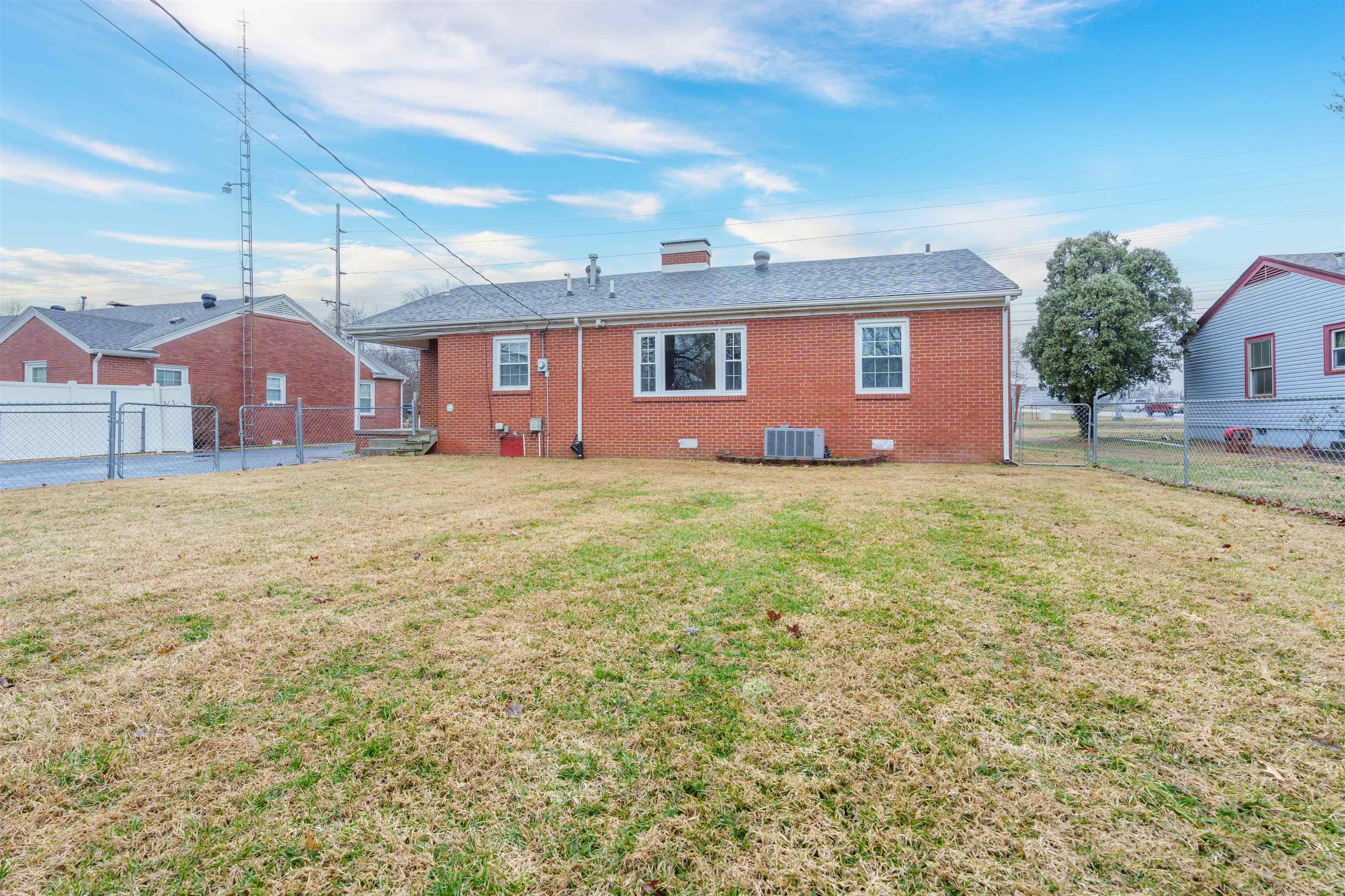 3815 Kentucky 144, Owensboro, Kentucky 42303, 3 Bedrooms Bedrooms, ,1 BathroomBathrooms,Single Family Residence,For Sale,Kentucky 144,91478