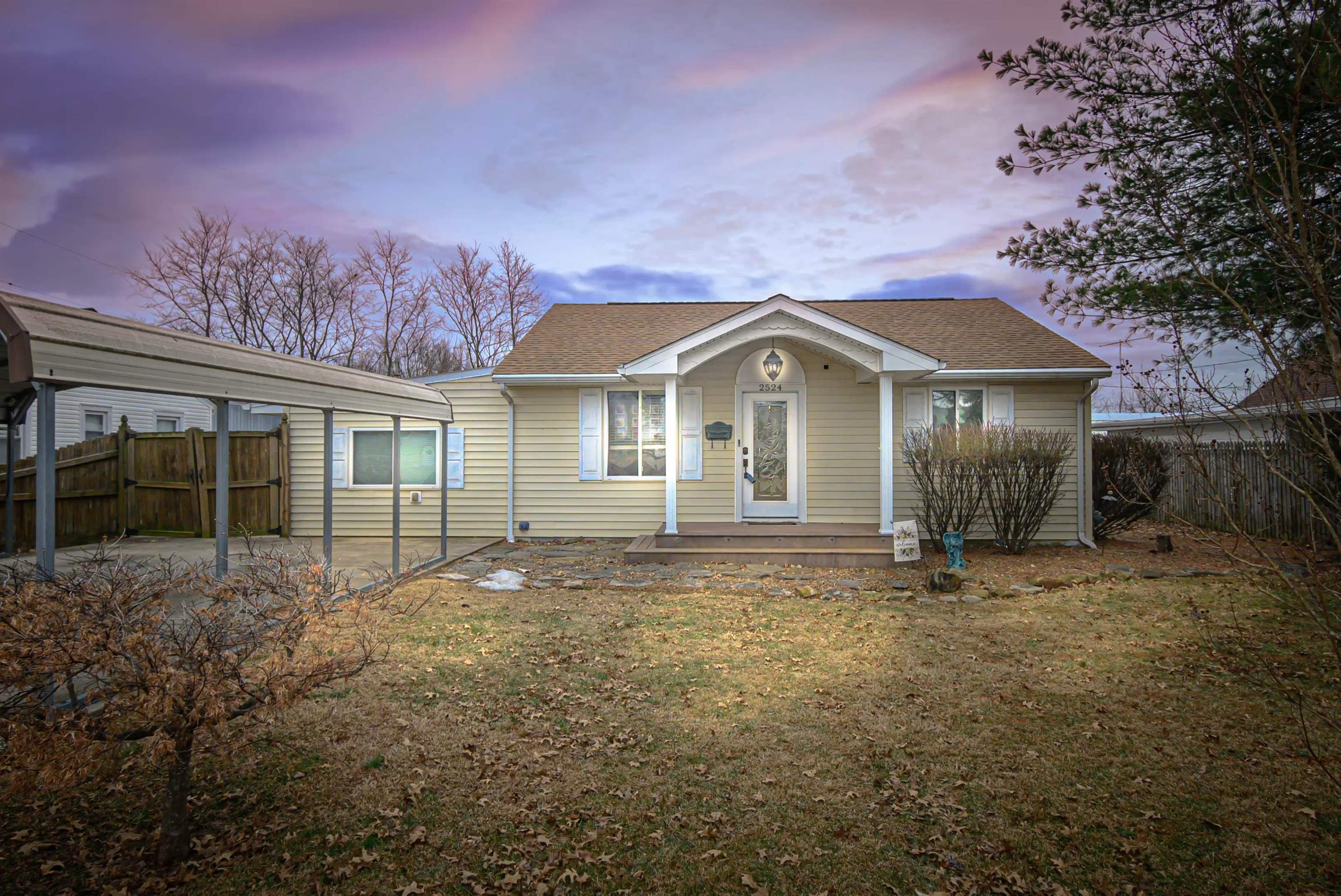 2524 9th Street, Owensboro, Kentucky 42303, 3 Bedrooms Bedrooms, ,2 BathroomsBathrooms,Single Family Residence,For Sale,9th Street,91483