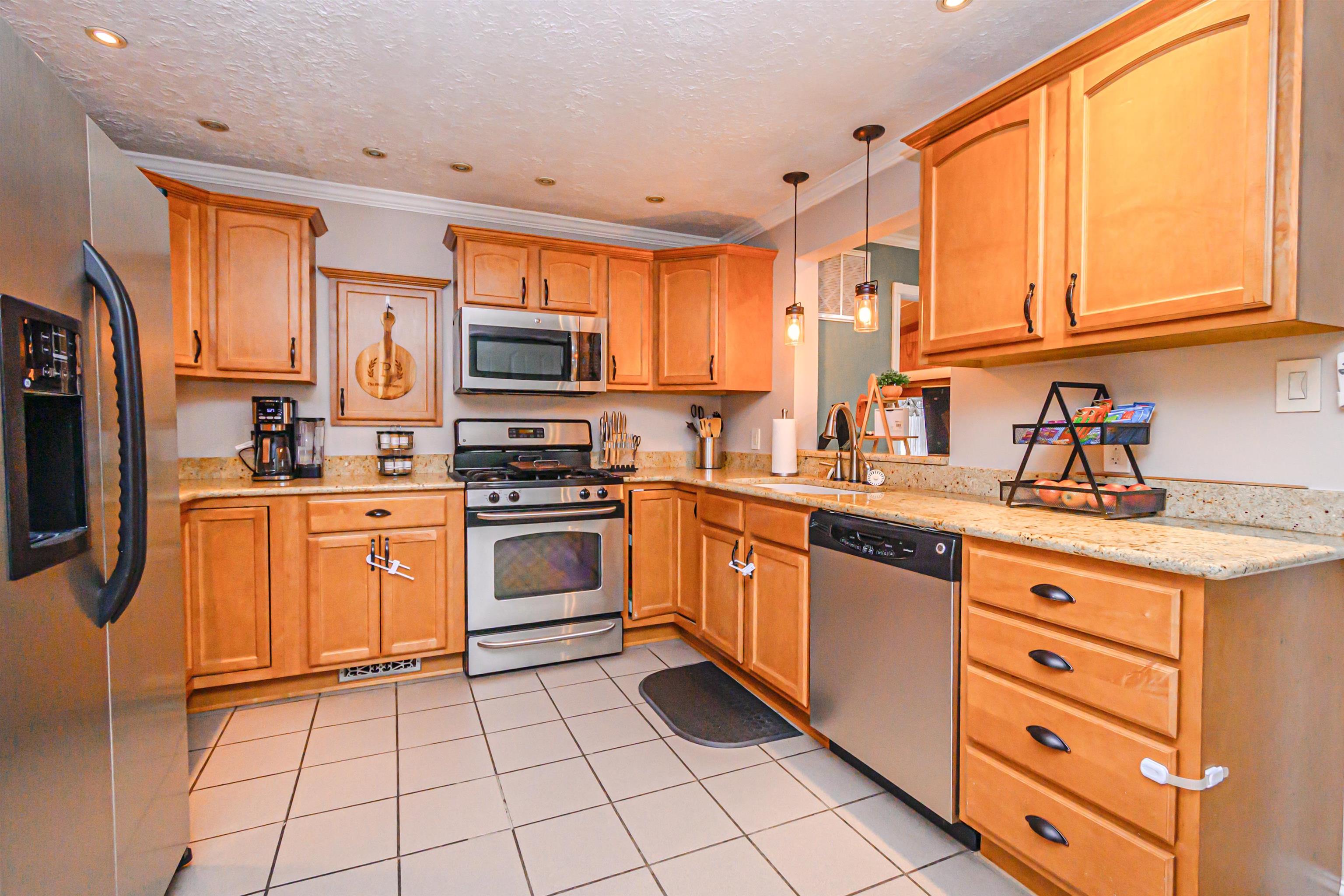 2524 9th Street, Owensboro, Kentucky 42303, 3 Bedrooms Bedrooms, ,2 BathroomsBathrooms,Single Family Residence,For Sale,9th Street,91483
