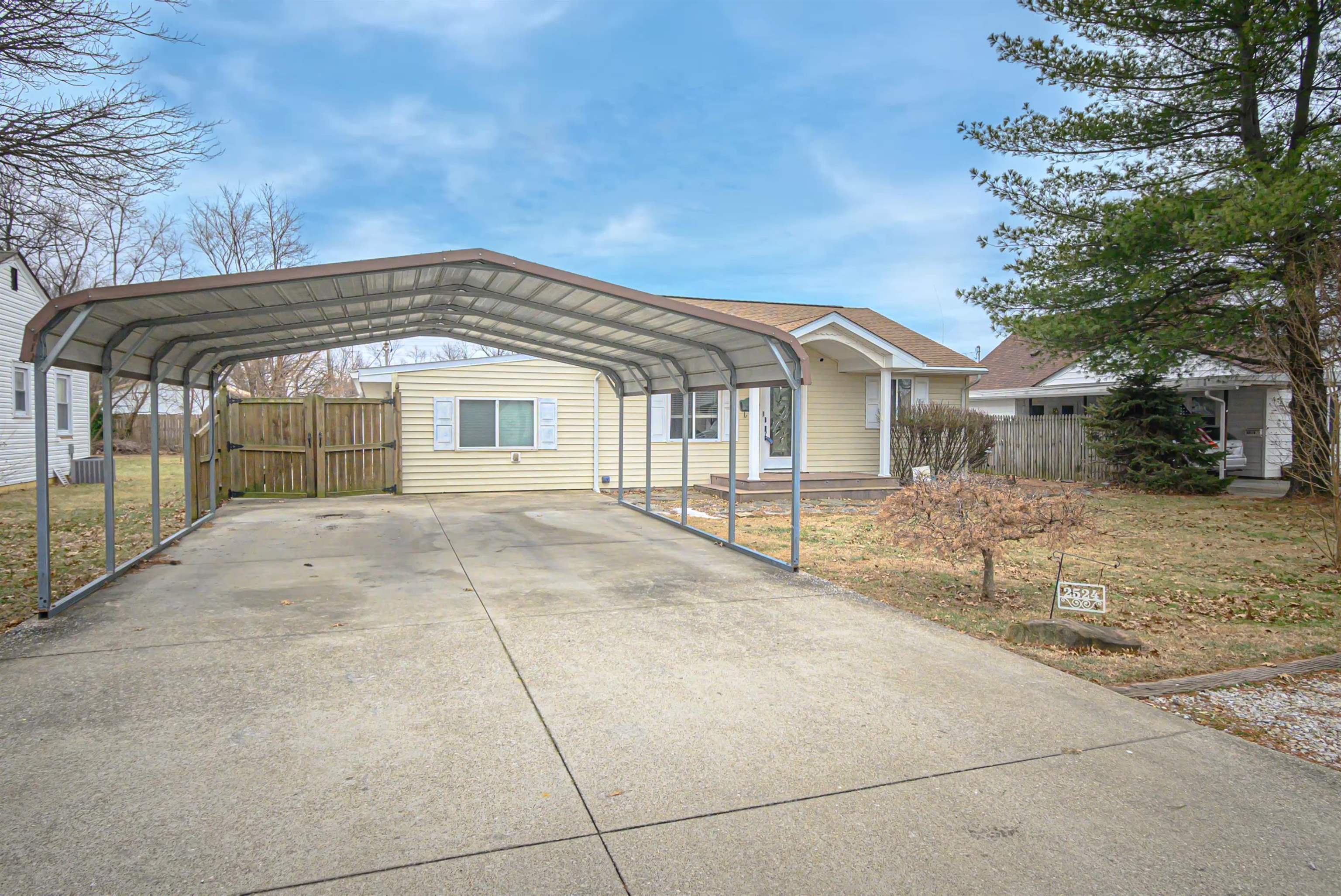 2524 9th Street, Owensboro, Kentucky 42303, 3 Bedrooms Bedrooms, ,2 BathroomsBathrooms,Single Family Residence,For Sale,9th Street,91483
