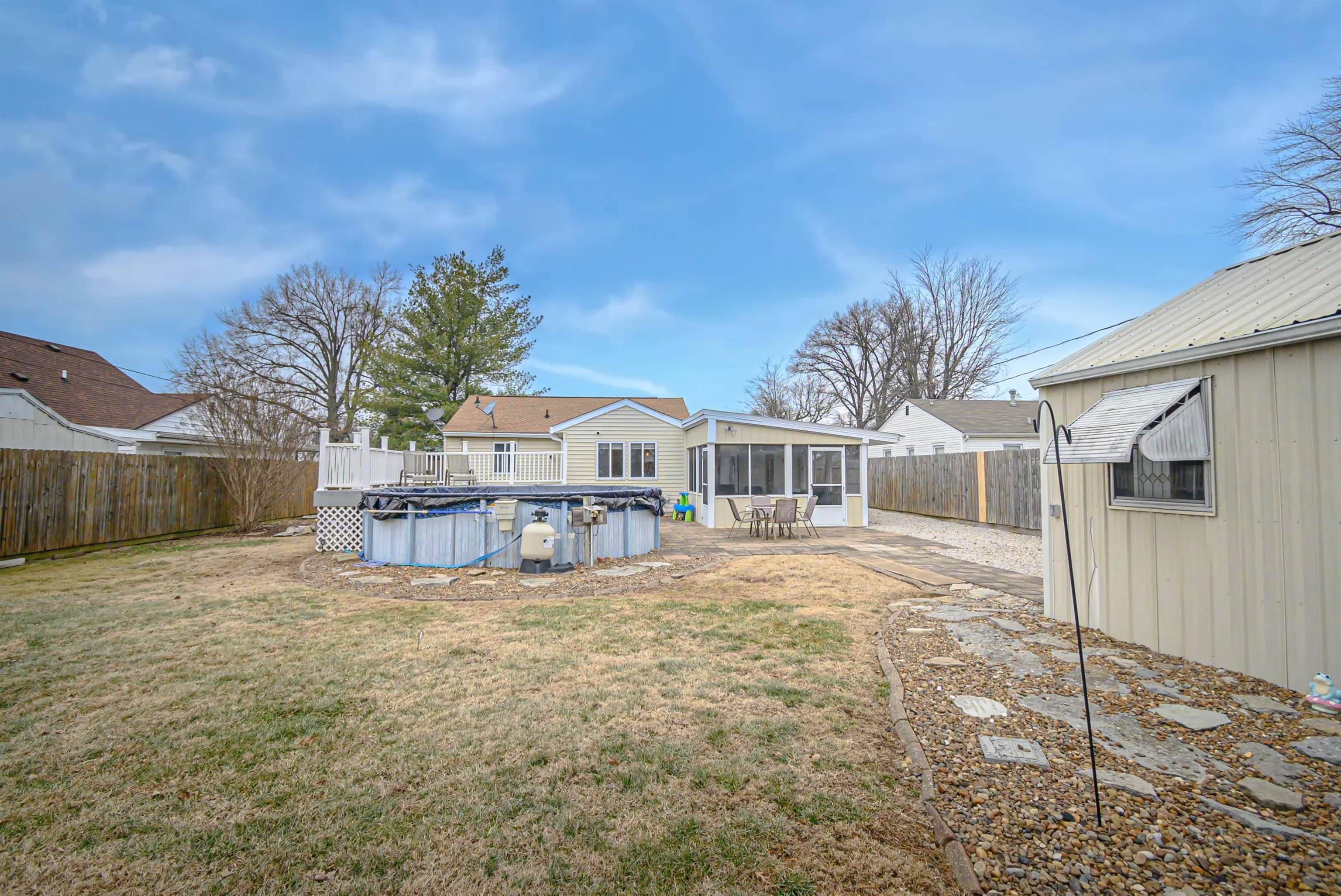 2524 9th Street, Owensboro, Kentucky 42303, 3 Bedrooms Bedrooms, ,2 BathroomsBathrooms,Single Family Residence,For Sale,9th Street,91483