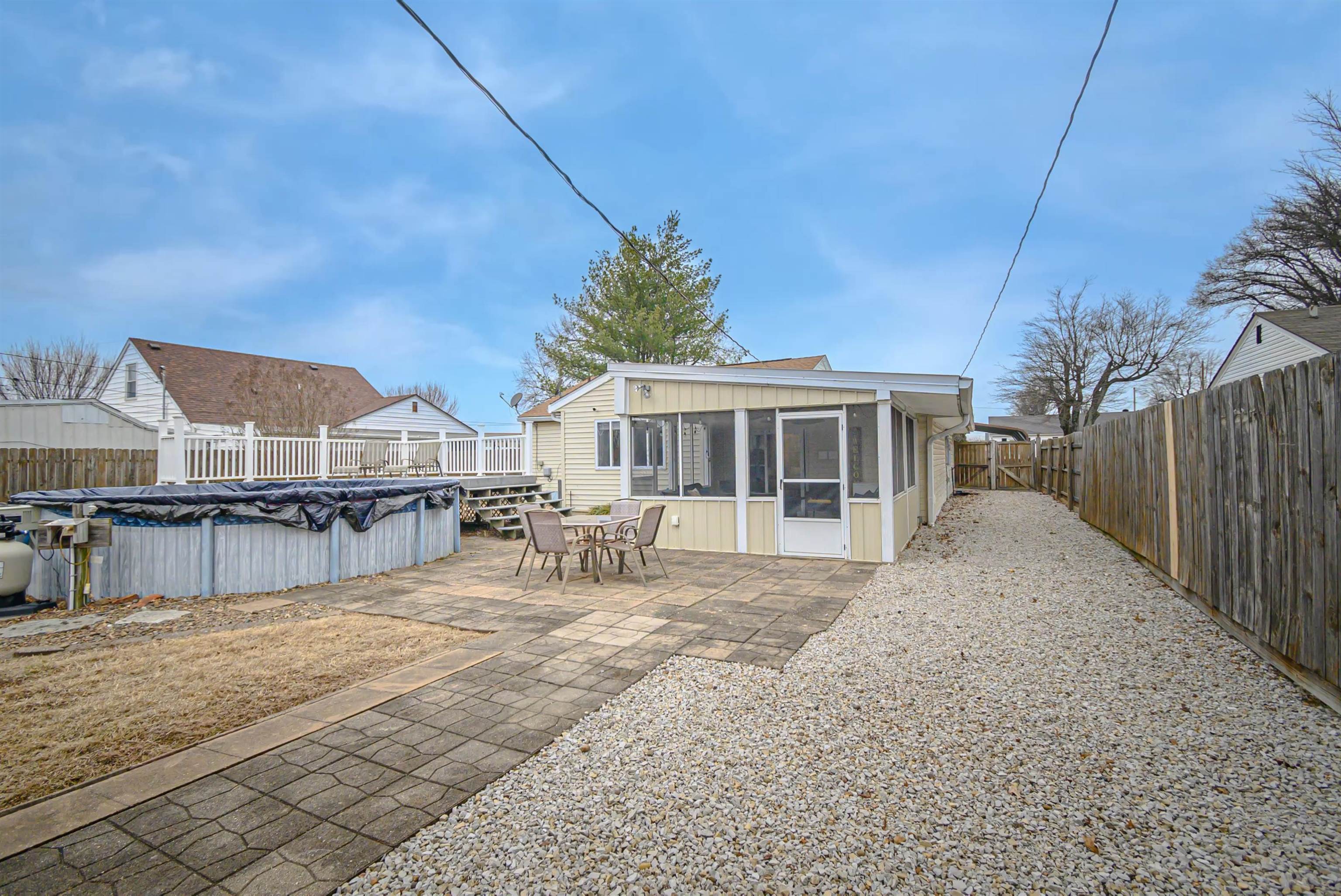 2524 9th Street, Owensboro, Kentucky 42303, 3 Bedrooms Bedrooms, ,2 BathroomsBathrooms,Single Family Residence,For Sale,9th Street,91483
