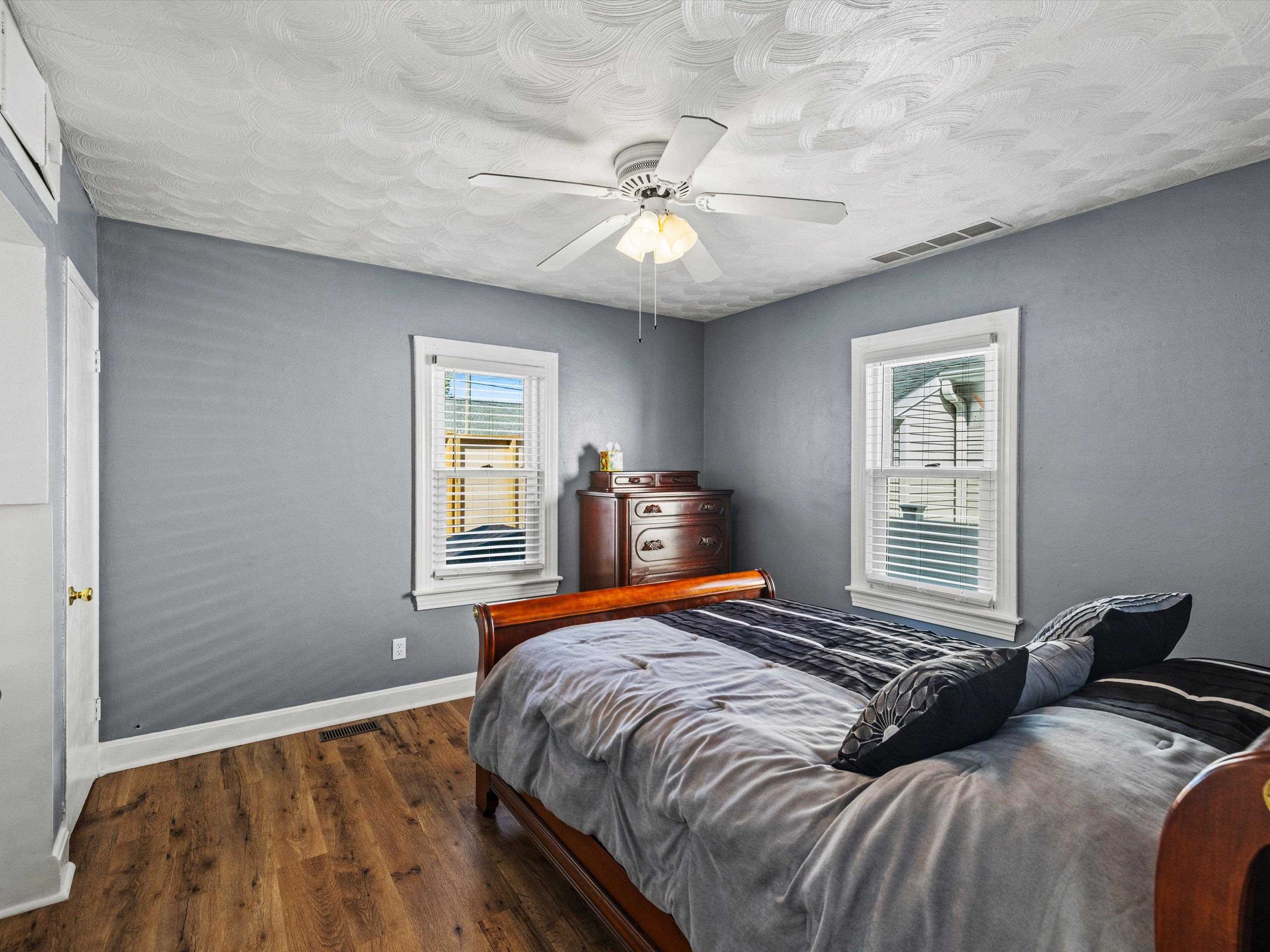 907 Hill Avenue, Owensboro, Kentucky 42301, 3 Bedrooms Bedrooms, ,1 BathroomBathrooms,Single Family Residence,For Sale,Hill Avenue,91512