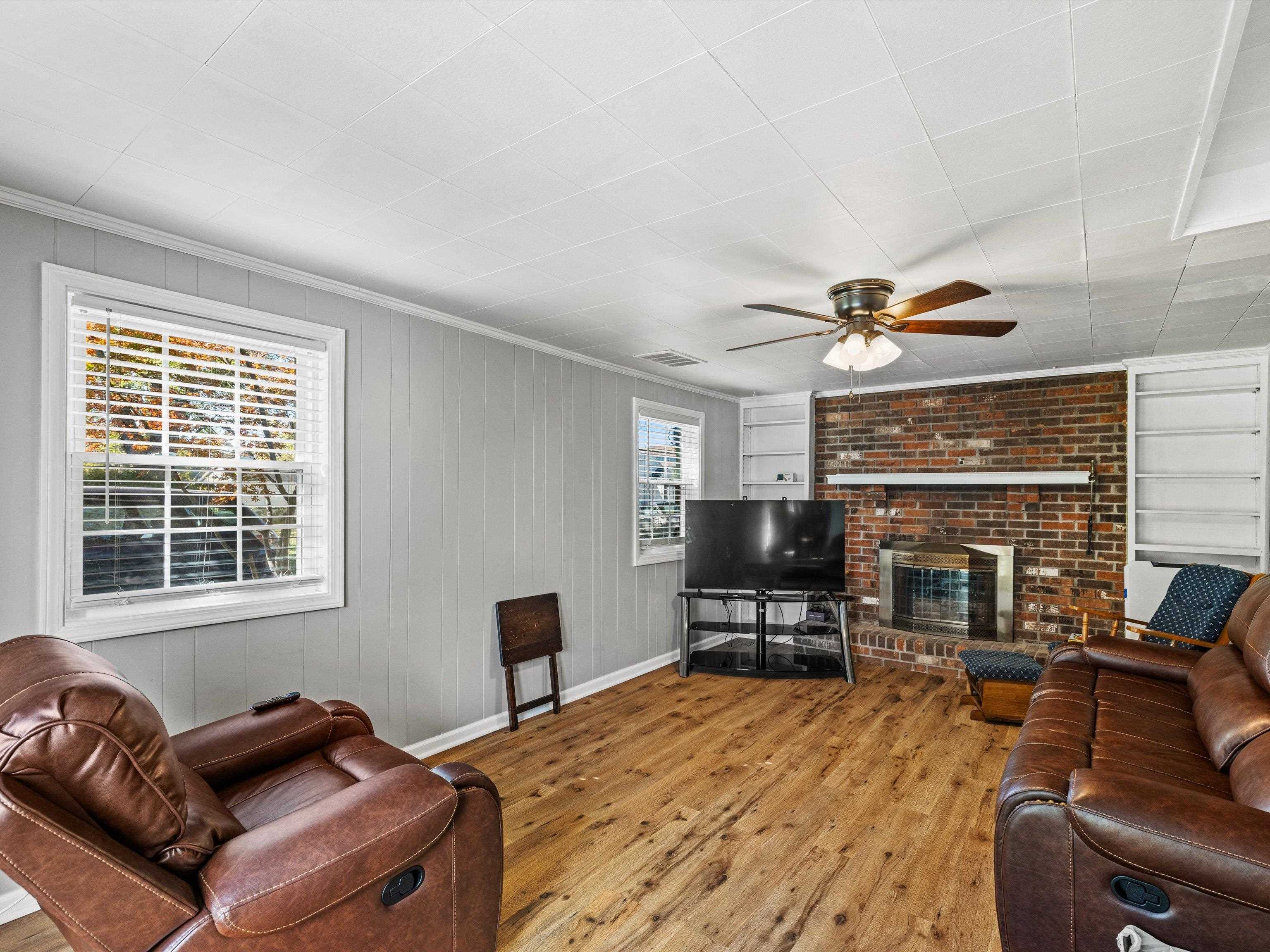 907 Hill Avenue, Owensboro, Kentucky 42301, 3 Bedrooms Bedrooms, ,1 BathroomBathrooms,Single Family Residence,For Sale,Hill Avenue,91512