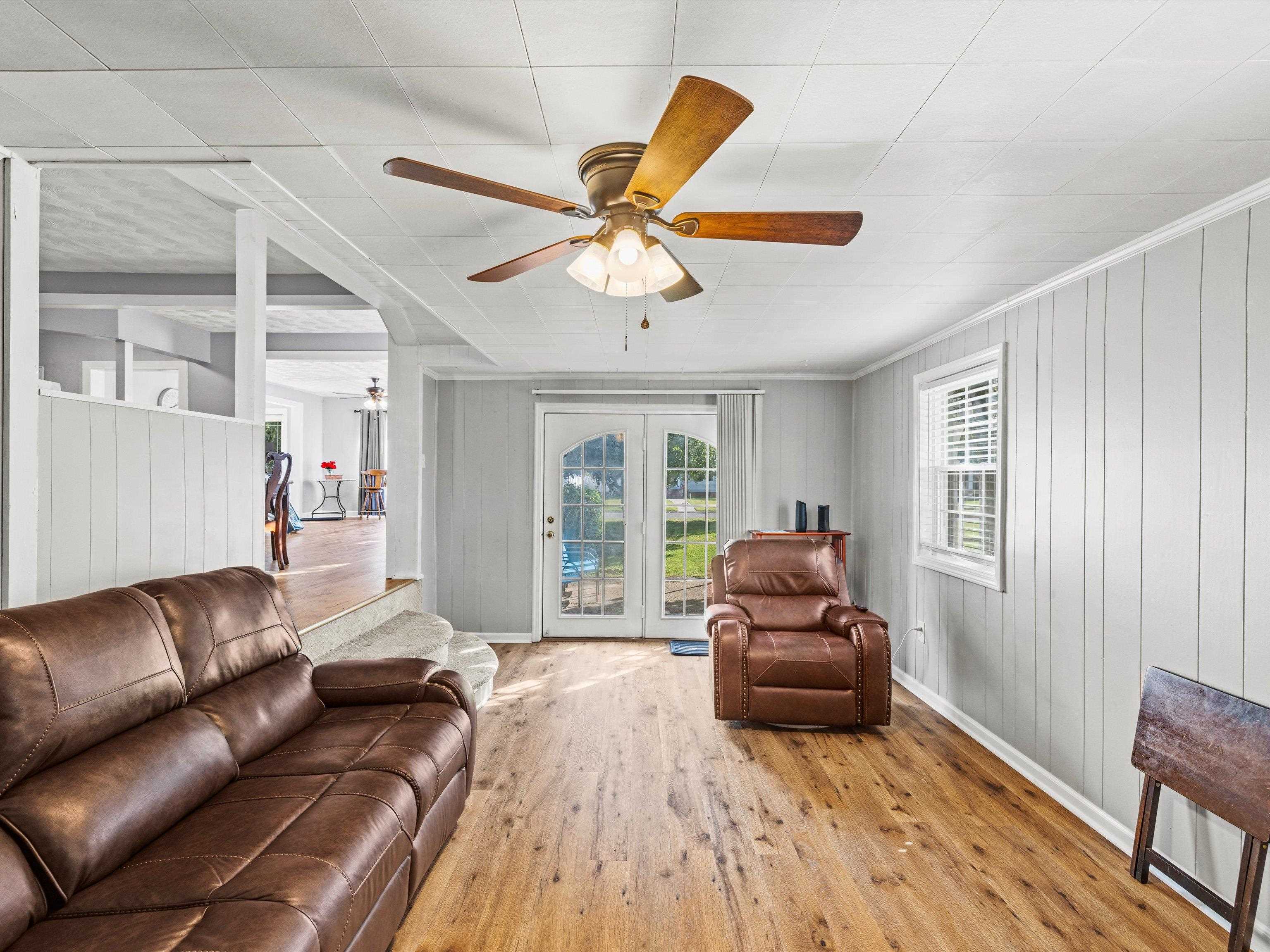 907 Hill Avenue, Owensboro, Kentucky 42301, 3 Bedrooms Bedrooms, ,1 BathroomBathrooms,Single Family Residence,For Sale,Hill Avenue,91512
