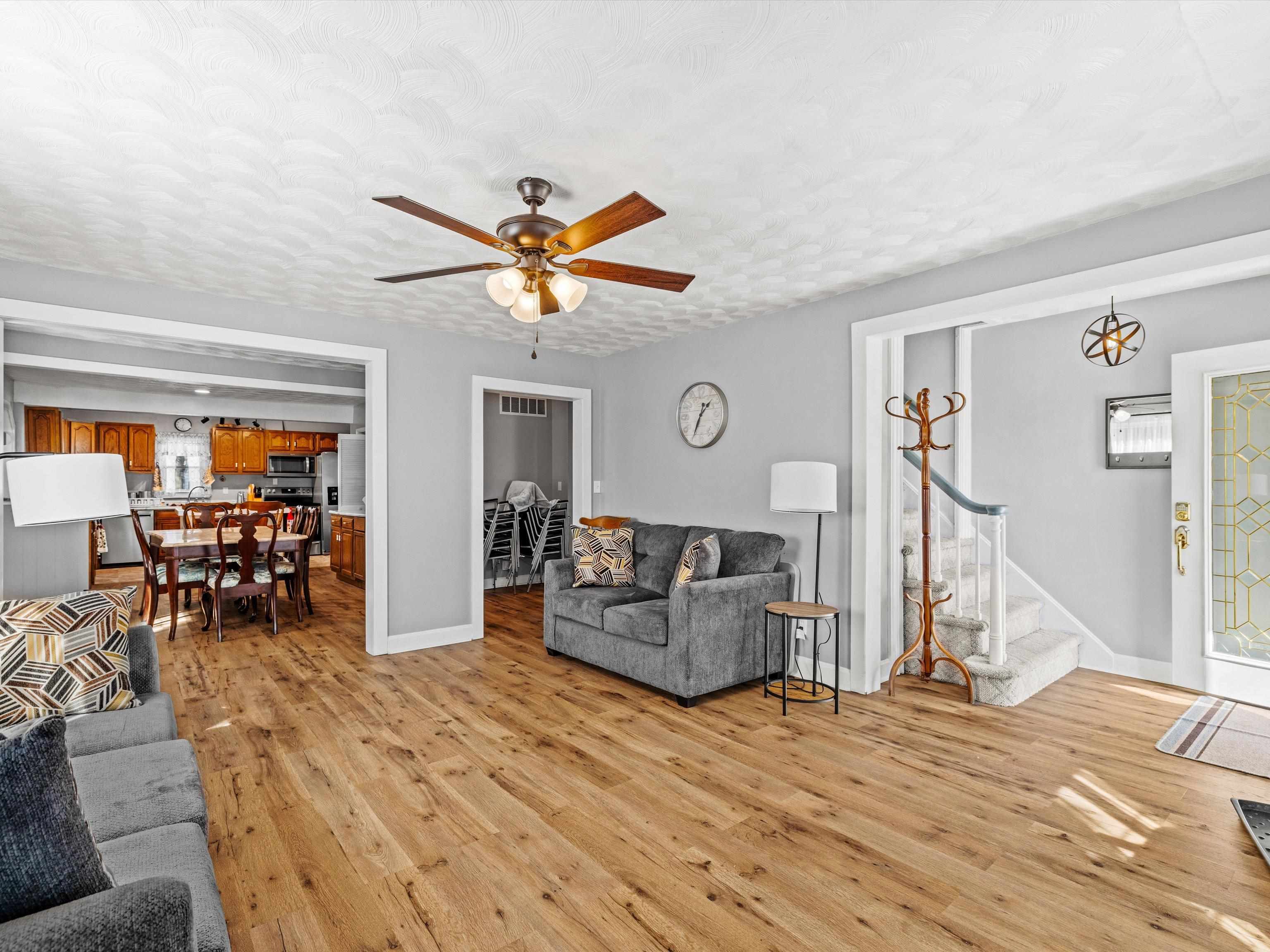 907 Hill Avenue, Owensboro, Kentucky 42301, 3 Bedrooms Bedrooms, ,1 BathroomBathrooms,Single Family Residence,For Sale,Hill Avenue,91512