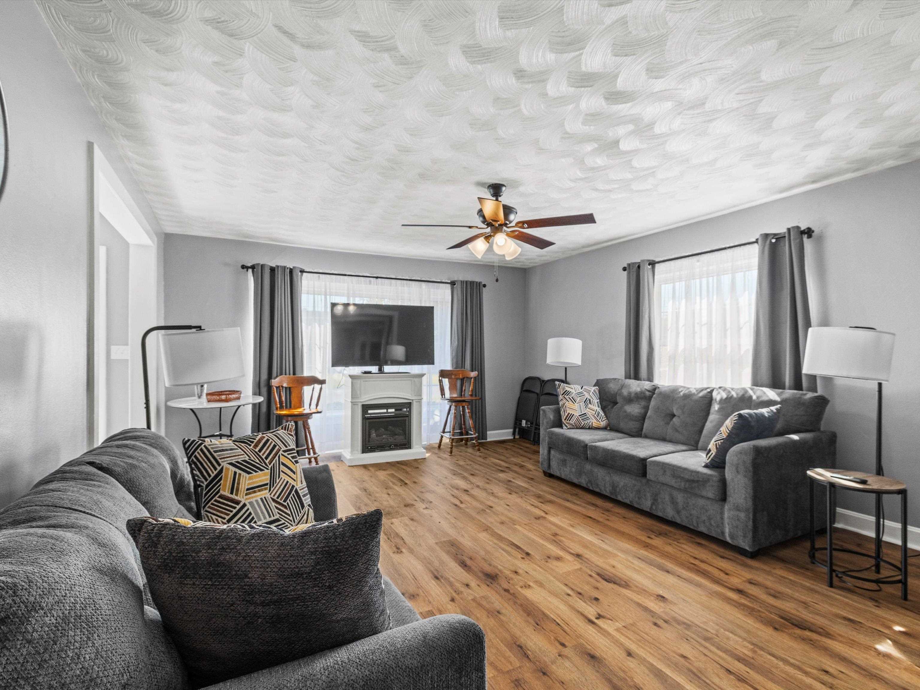 907 Hill Avenue, Owensboro, Kentucky 42301, 3 Bedrooms Bedrooms, ,1 BathroomBathrooms,Single Family Residence,For Sale,Hill Avenue,91512