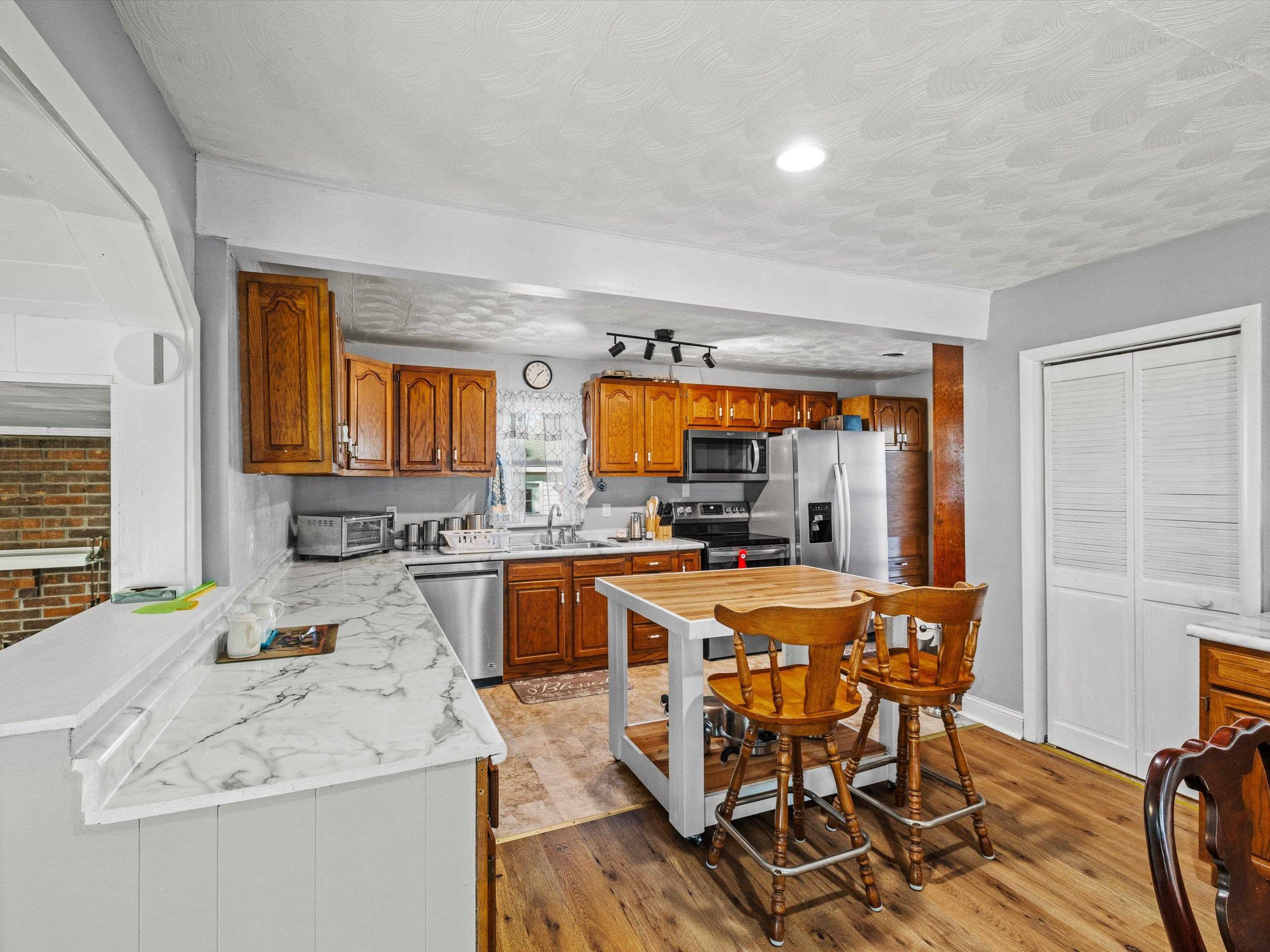 907 Hill Avenue, Owensboro, Kentucky 42301, 3 Bedrooms Bedrooms, ,1 BathroomBathrooms,Single Family Residence,For Sale,Hill Avenue,91512