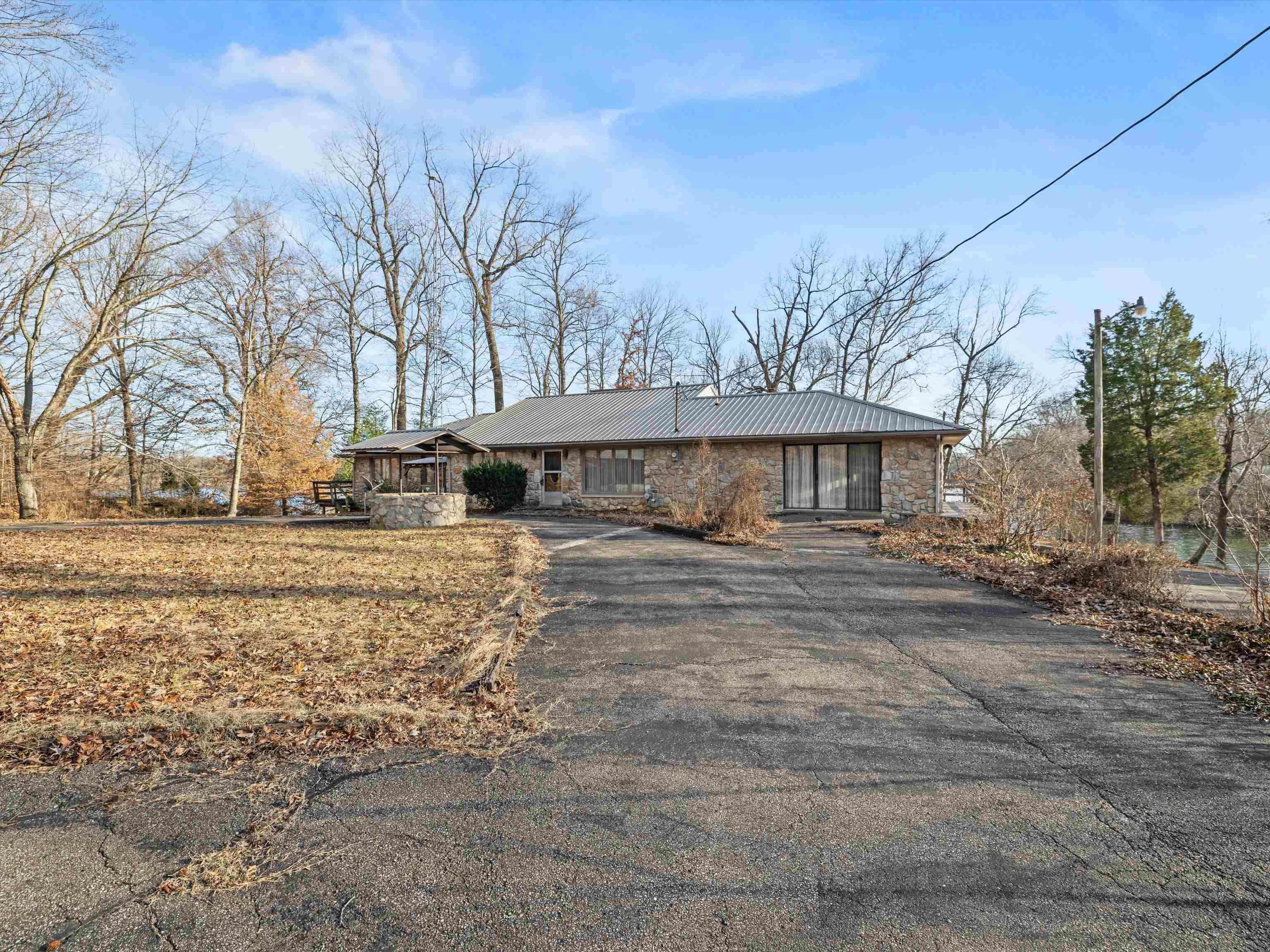 824 Pleasure Point West, Maceo, Kentucky 42355, 6 Bedrooms Bedrooms, ,3 BathroomsBathrooms,Single Family Residence,For Sale,Pleasure Point West,91520
