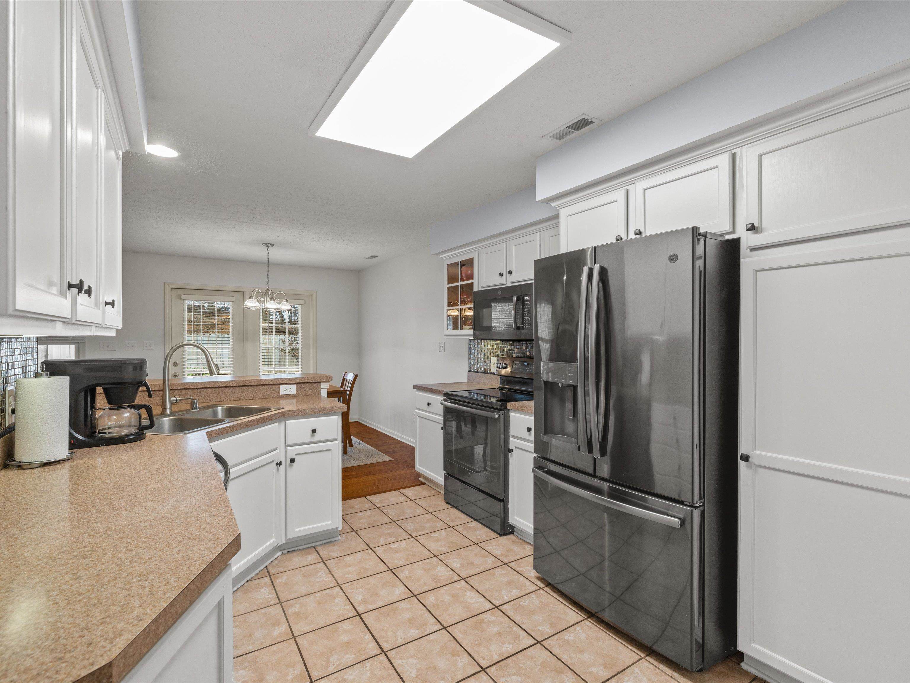 2800 Turfway Drive, Owensboro, Kentucky 42303, 4 Bedrooms Bedrooms, ,3 BathroomsBathrooms,Single Family Residence,For Sale,Turfway Drive,91527