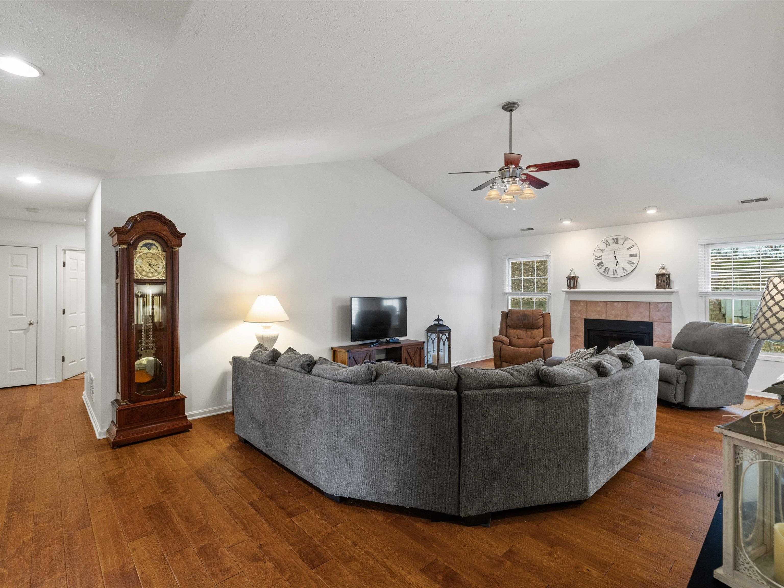 2800 Turfway Drive, Owensboro, Kentucky 42303, 4 Bedrooms Bedrooms, ,3 BathroomsBathrooms,Single Family Residence,For Sale,Turfway Drive,91527