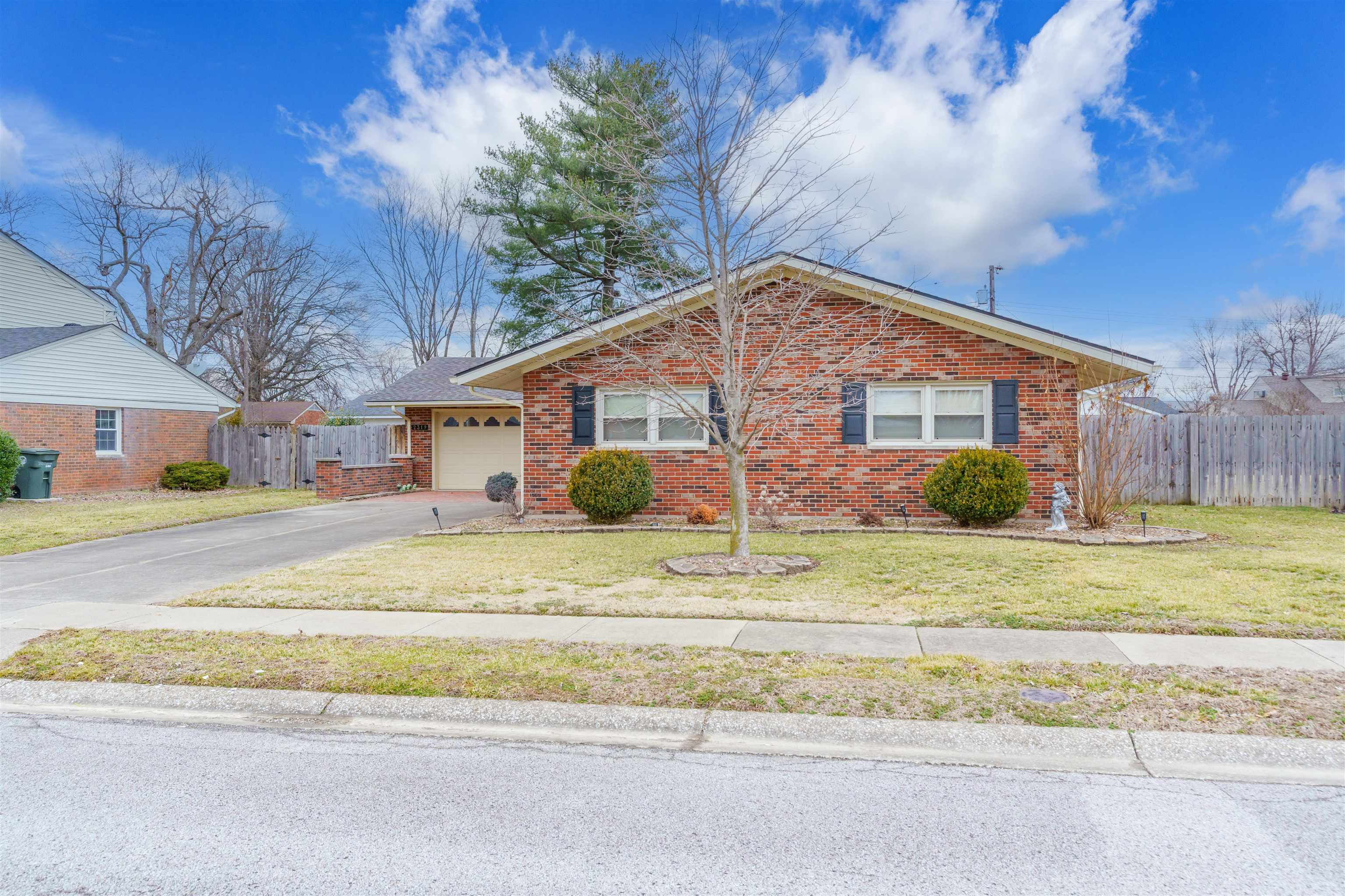 2319 Chateaugay Loop, Owensboro, Kentucky 42301, 3 Bedrooms Bedrooms, ,2 BathroomsBathrooms,Single Family Residence,For Sale,Chateaugay Loop,91534