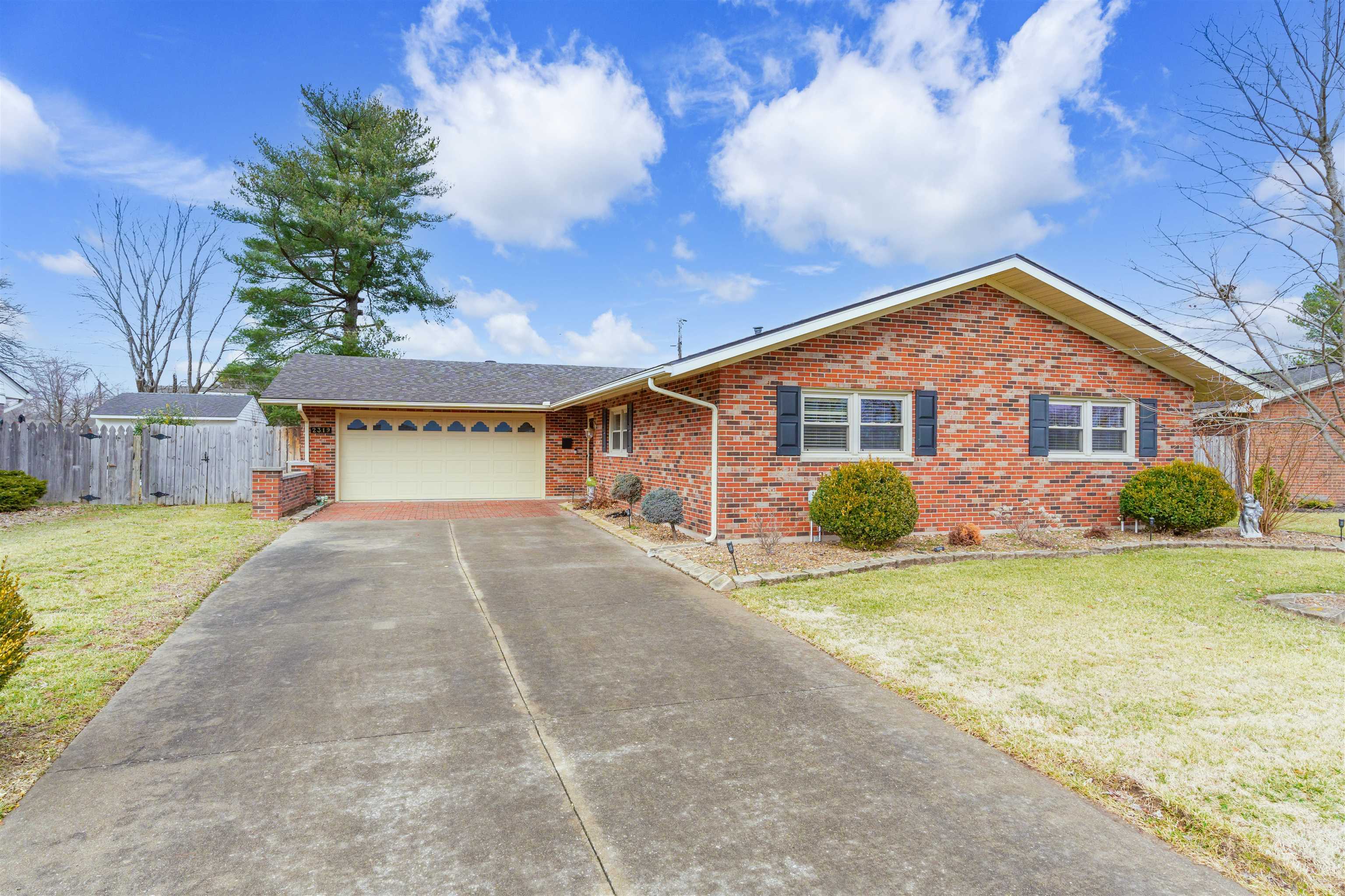 2319 Chateaugay Loop, Owensboro, Kentucky 42301, 3 Bedrooms Bedrooms, ,2 BathroomsBathrooms,Single Family Residence,For Sale,Chateaugay Loop,91534