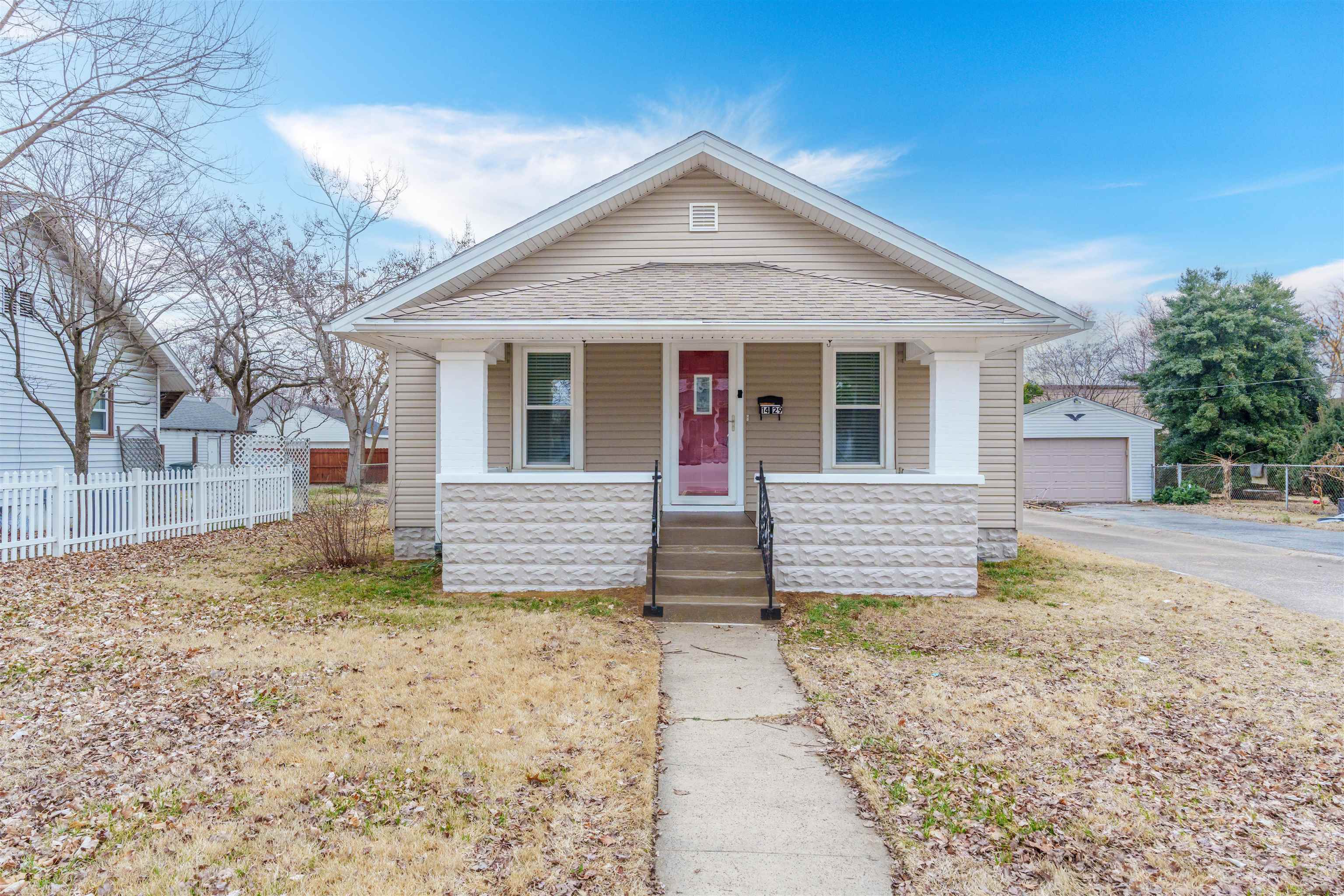 1429 West 11th Street, Owensboro, Kentucky 42301, 3 Bedrooms Bedrooms, ,1 BathroomBathrooms,Single Family Residence,For Sale,West 11th Street,91538