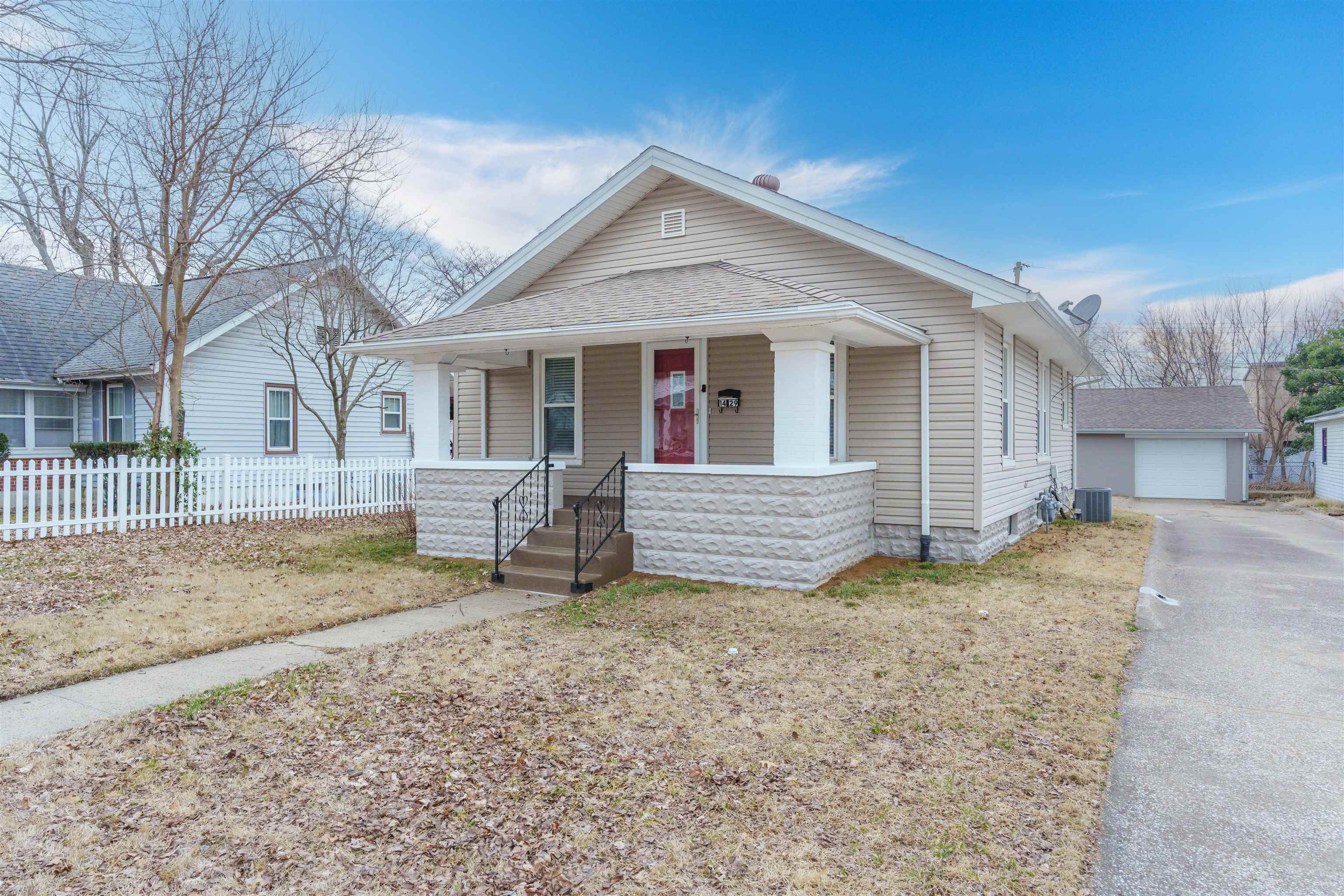 1429 West 11th Street, Owensboro, Kentucky 42301, 3 Bedrooms Bedrooms, ,1 BathroomBathrooms,Single Family Residence,For Sale,West 11th Street,91538