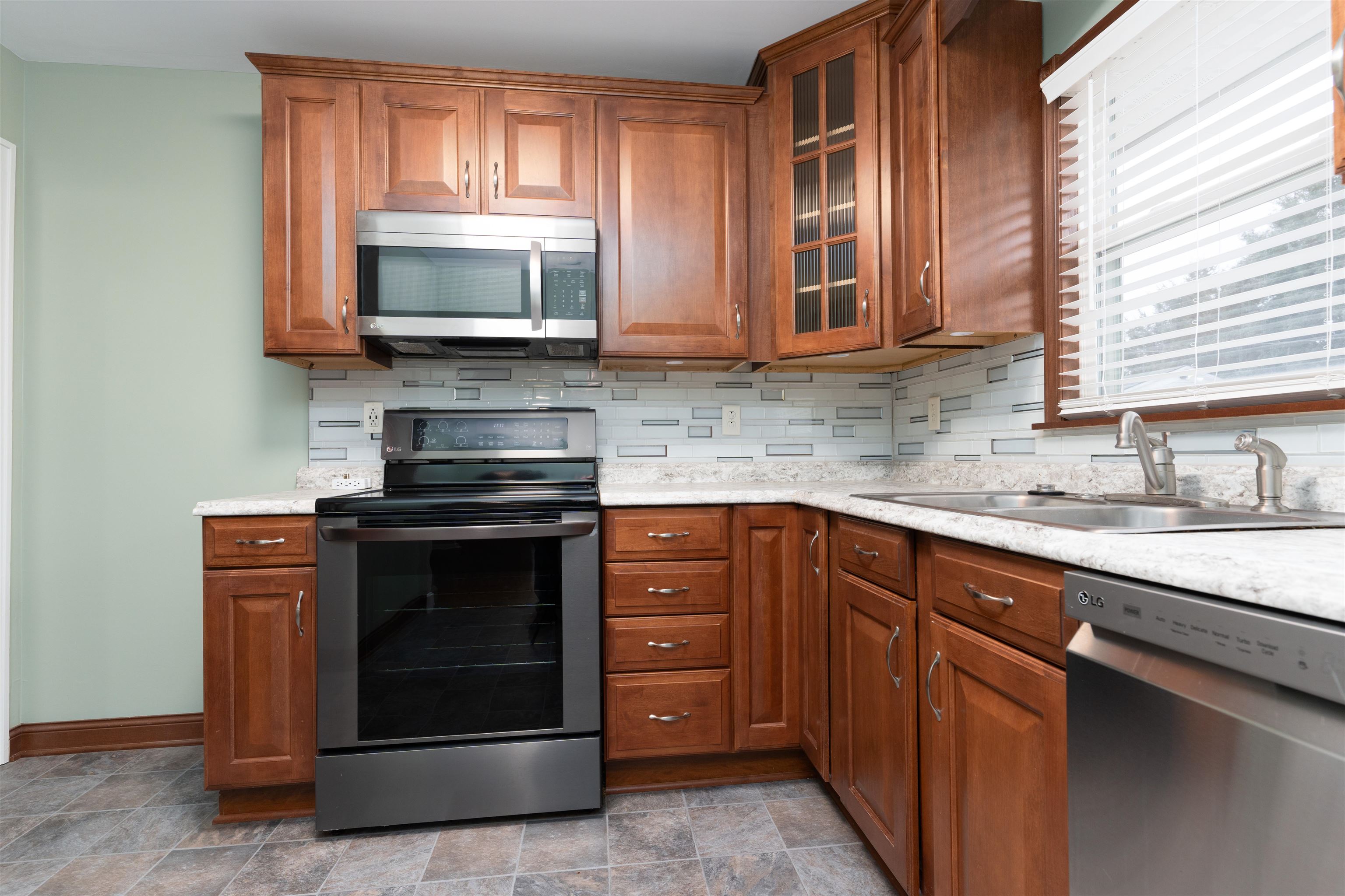 1429 West 11th Street, Owensboro, Kentucky 42301, 3 Bedrooms Bedrooms, ,1 BathroomBathrooms,Single Family Residence,For Sale,West 11th Street,91538