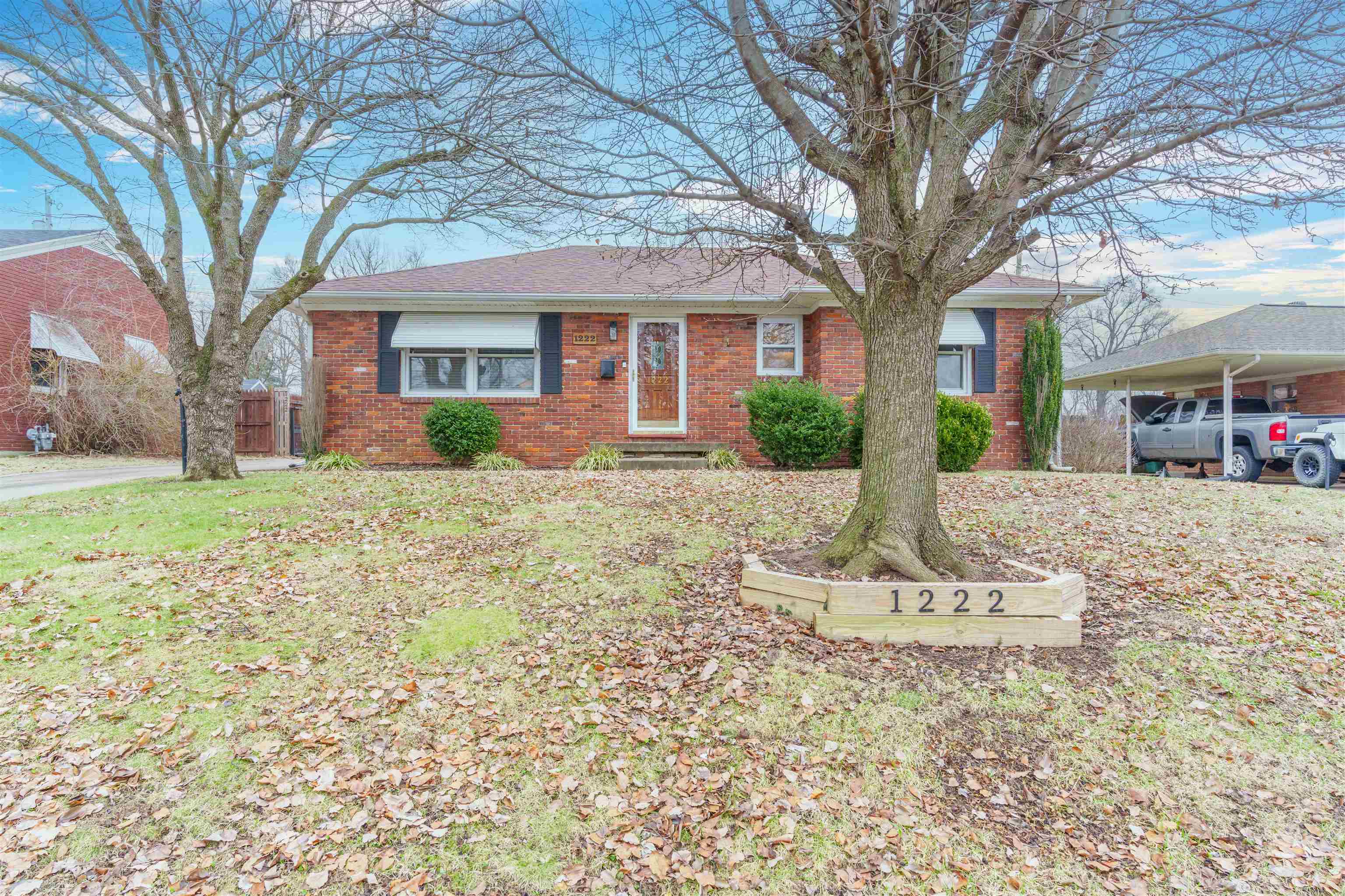 1222 Castlewood Place, Owensboro, Kentucky 42303, 3 Bedrooms Bedrooms, ,2 BathroomsBathrooms,Single Family Residence,For Sale,Castlewood Place,91539