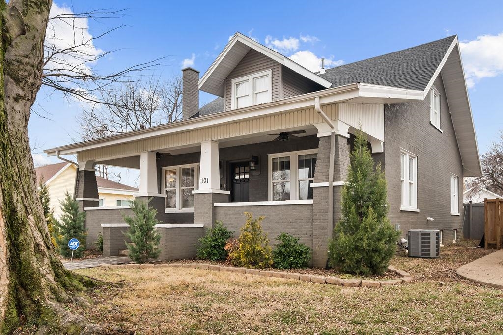 101 East 19th Street, Owensboro, Kentucky 42303, 4 Bedrooms Bedrooms, ,2 BathroomsBathrooms,Single Family Residence,For Sale,East 19th Street,91544
