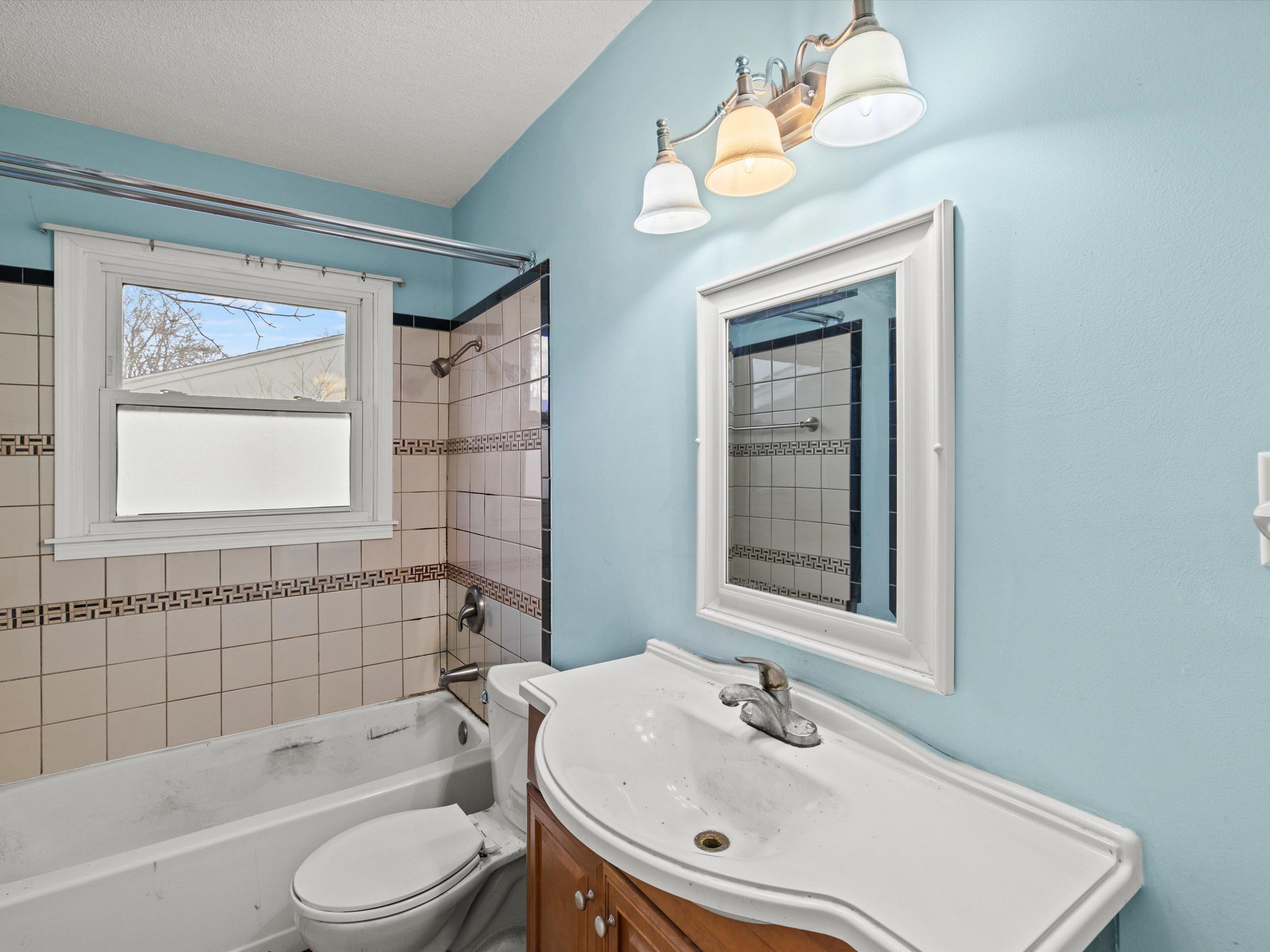 327 Catalina dr, Owensboro, Kentucky 42303, 3 Bedrooms Bedrooms, ,1 BathroomBathrooms,Single Family Residence,For Sale,Catalina dr,91547