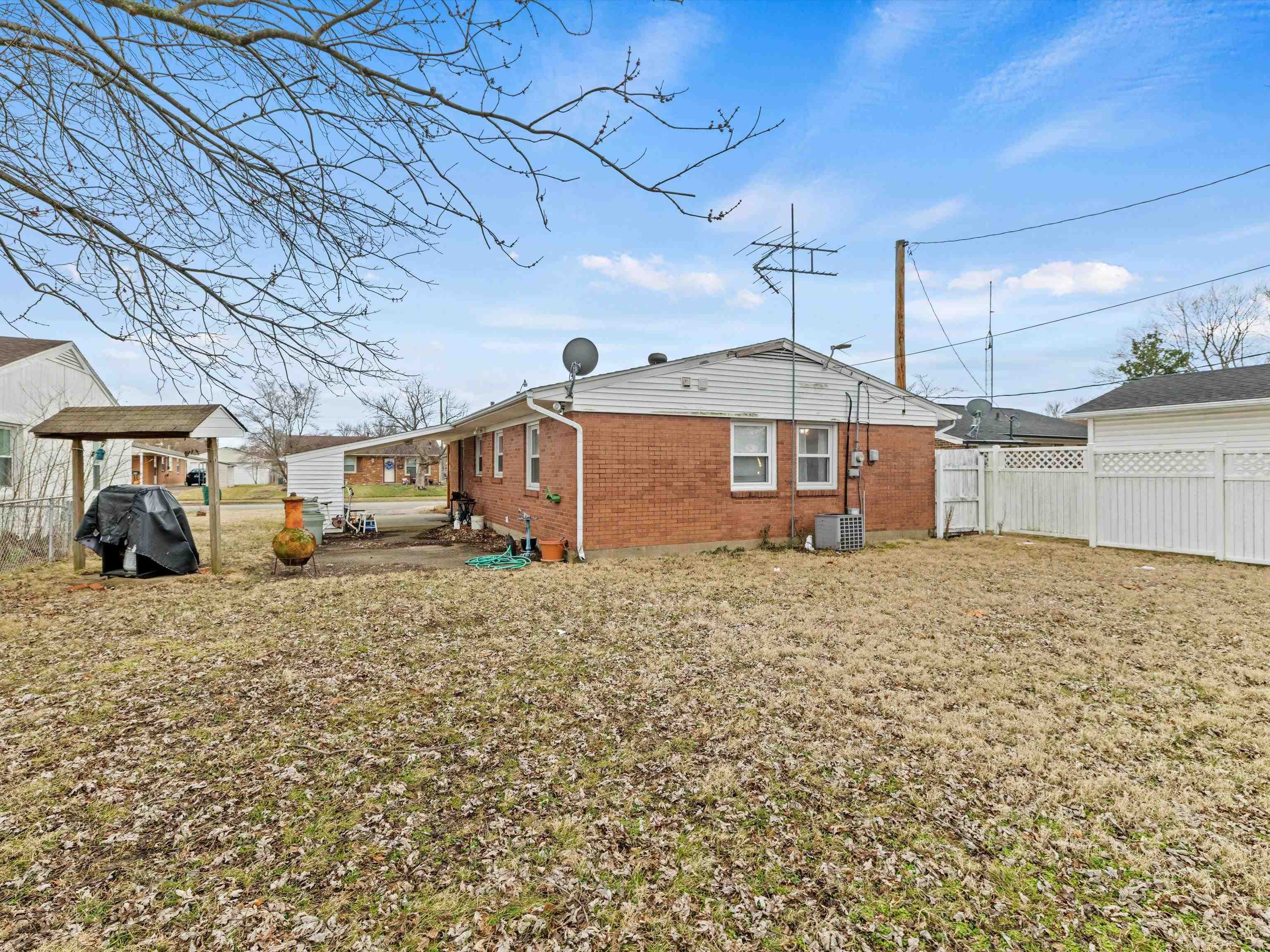 327 Catalina dr, Owensboro, Kentucky 42303, 3 Bedrooms Bedrooms, ,1 BathroomBathrooms,Single Family Residence,For Sale,Catalina dr,91547