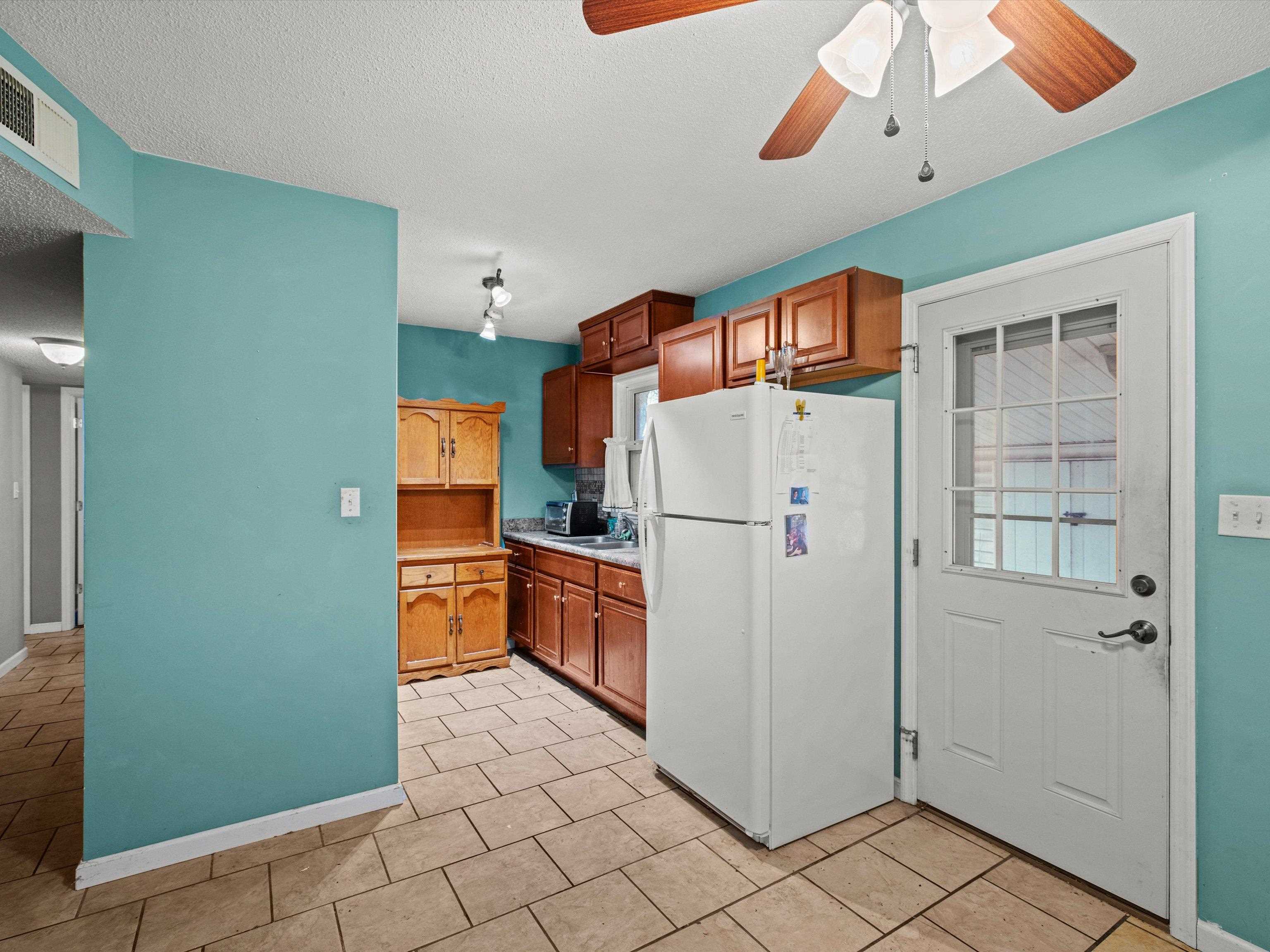 327 Catalina dr, Owensboro, Kentucky 42303, 3 Bedrooms Bedrooms, ,1 BathroomBathrooms,Single Family Residence,For Sale,Catalina dr,91547