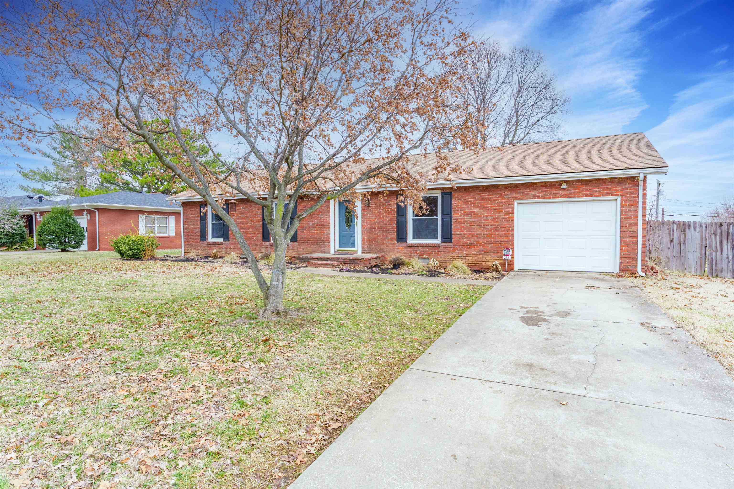 2321 Pin Oak Dr, Owensboro, Kentucky 42303, 3 Bedrooms Bedrooms, ,1 BathroomBathrooms,Single Family Residence,For Sale,Pin Oak Dr,91548