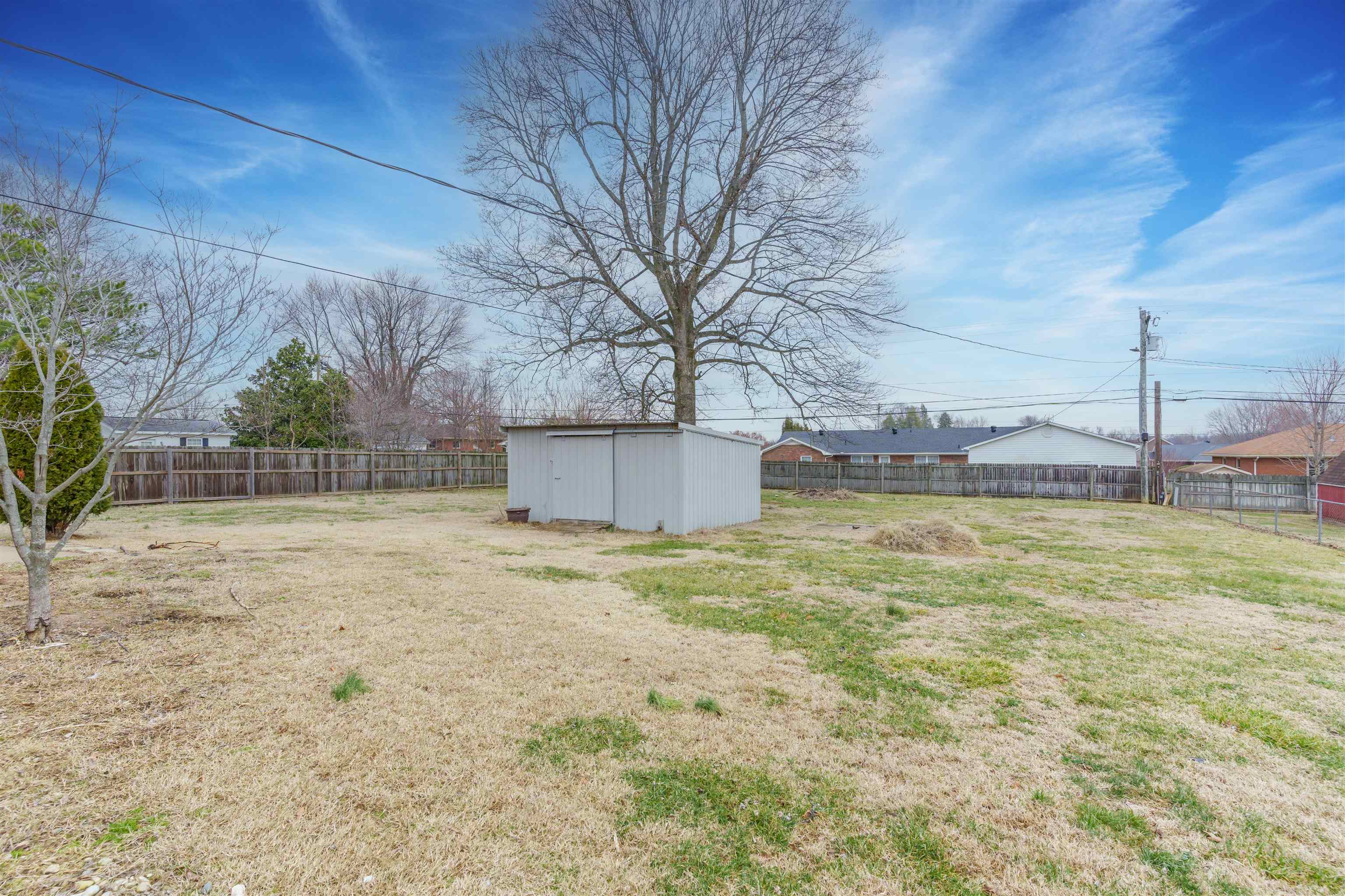 2321 Pin Oak Dr, Owensboro, Kentucky 42303, 3 Bedrooms Bedrooms, ,1 BathroomBathrooms,Single Family Residence,For Sale,Pin Oak Dr,91548