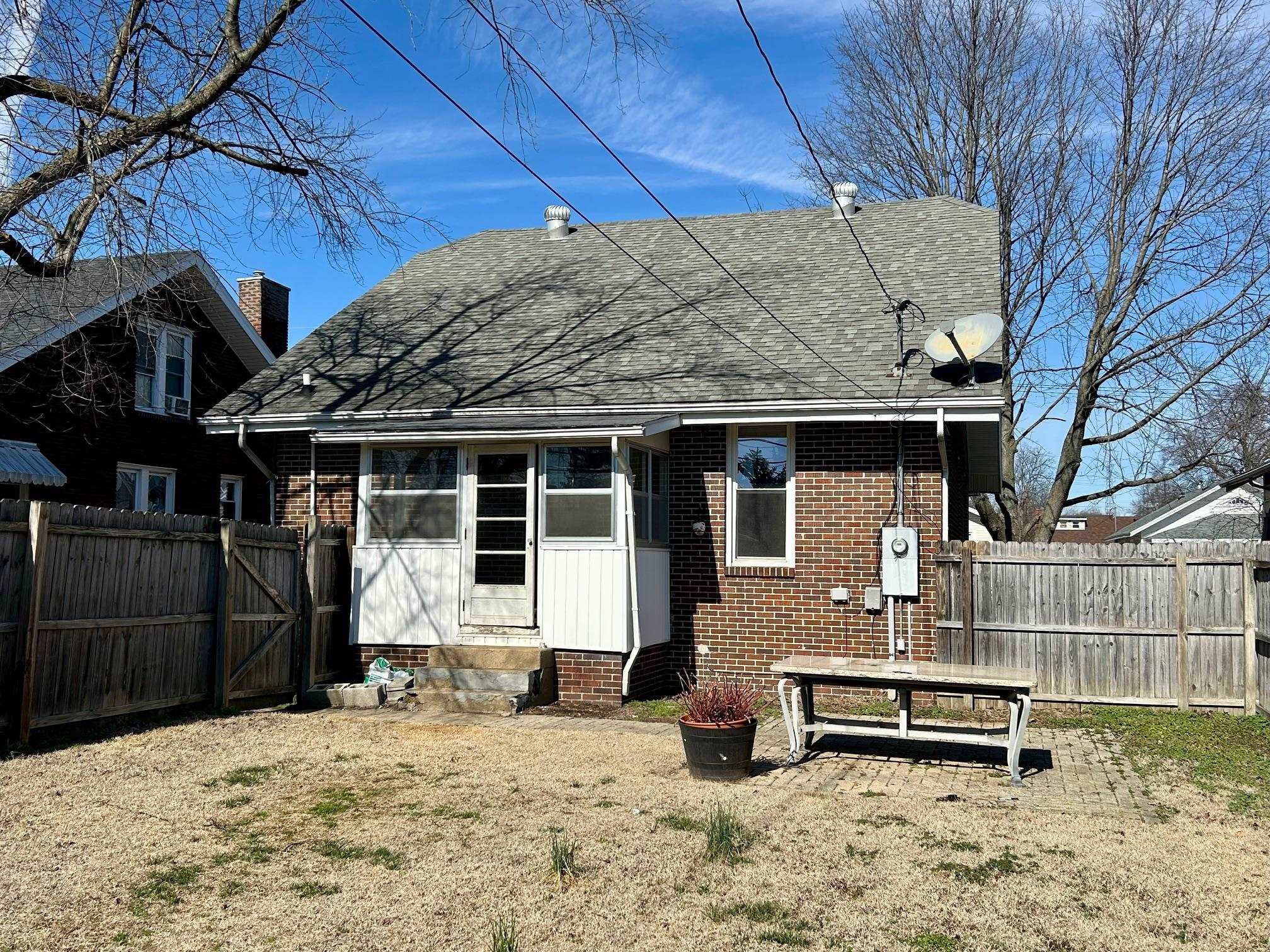 110 20th Street, Owensboro, Kentucky 42303, 3 Bedrooms Bedrooms, ,2 BathroomsBathrooms,Single Family Residence,For Sale,20th Street,91550