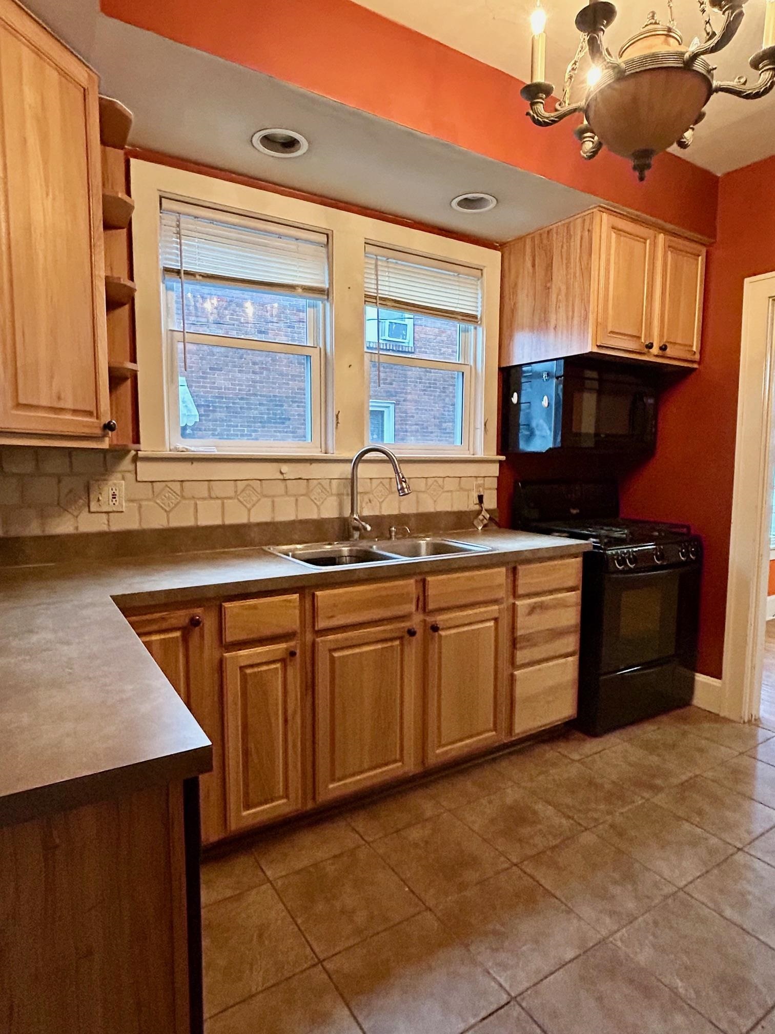 110 20th Street, Owensboro, Kentucky 42303, 3 Bedrooms Bedrooms, ,2 BathroomsBathrooms,Single Family Residence,For Sale,20th Street,91550