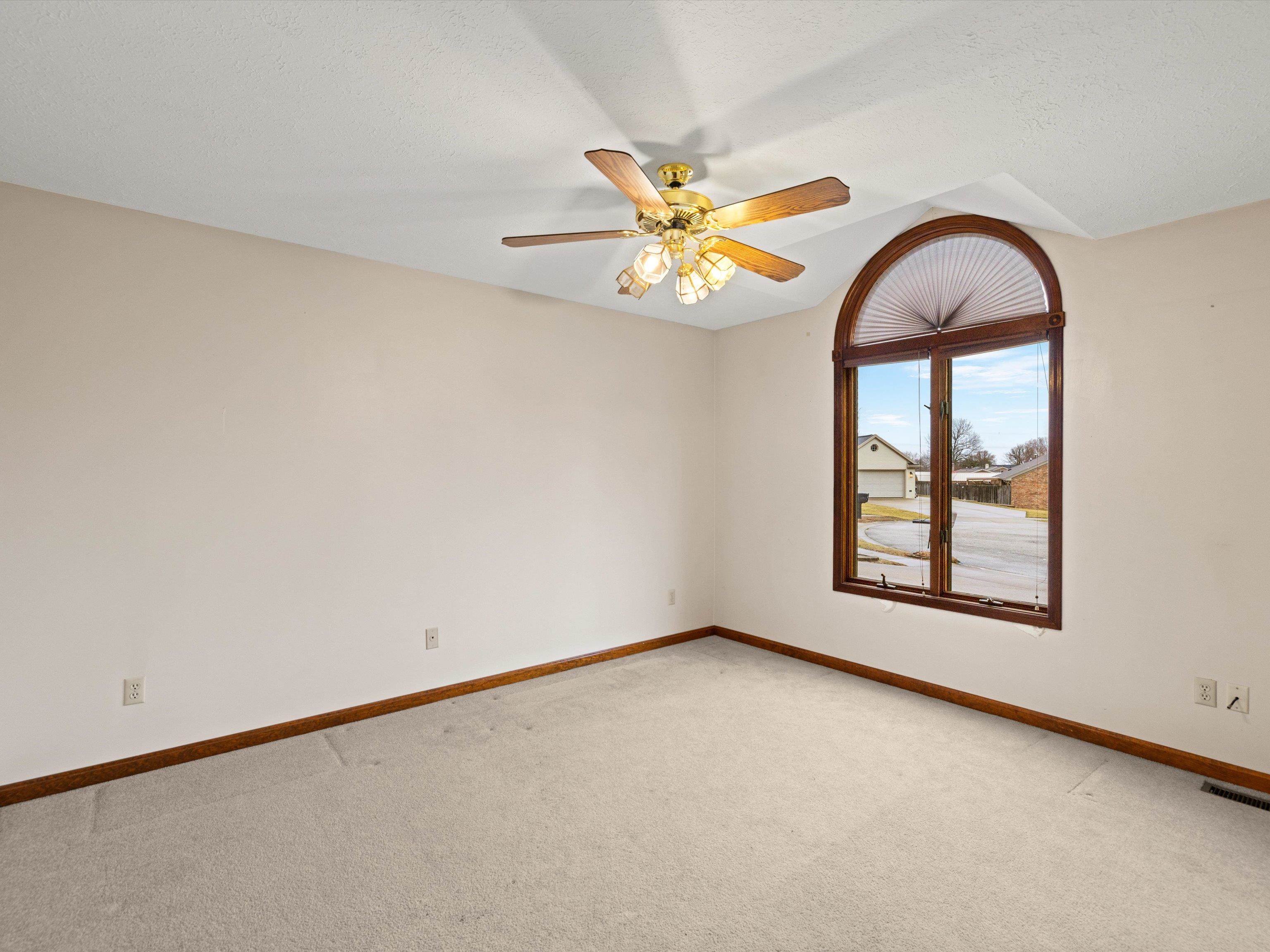 3710 War Admiral Dr., Owensboro, Kentucky 42303, 3 Bedrooms Bedrooms, ,2 BathroomsBathrooms,Single Family Residence,For Sale,War Admiral Dr.,91553
