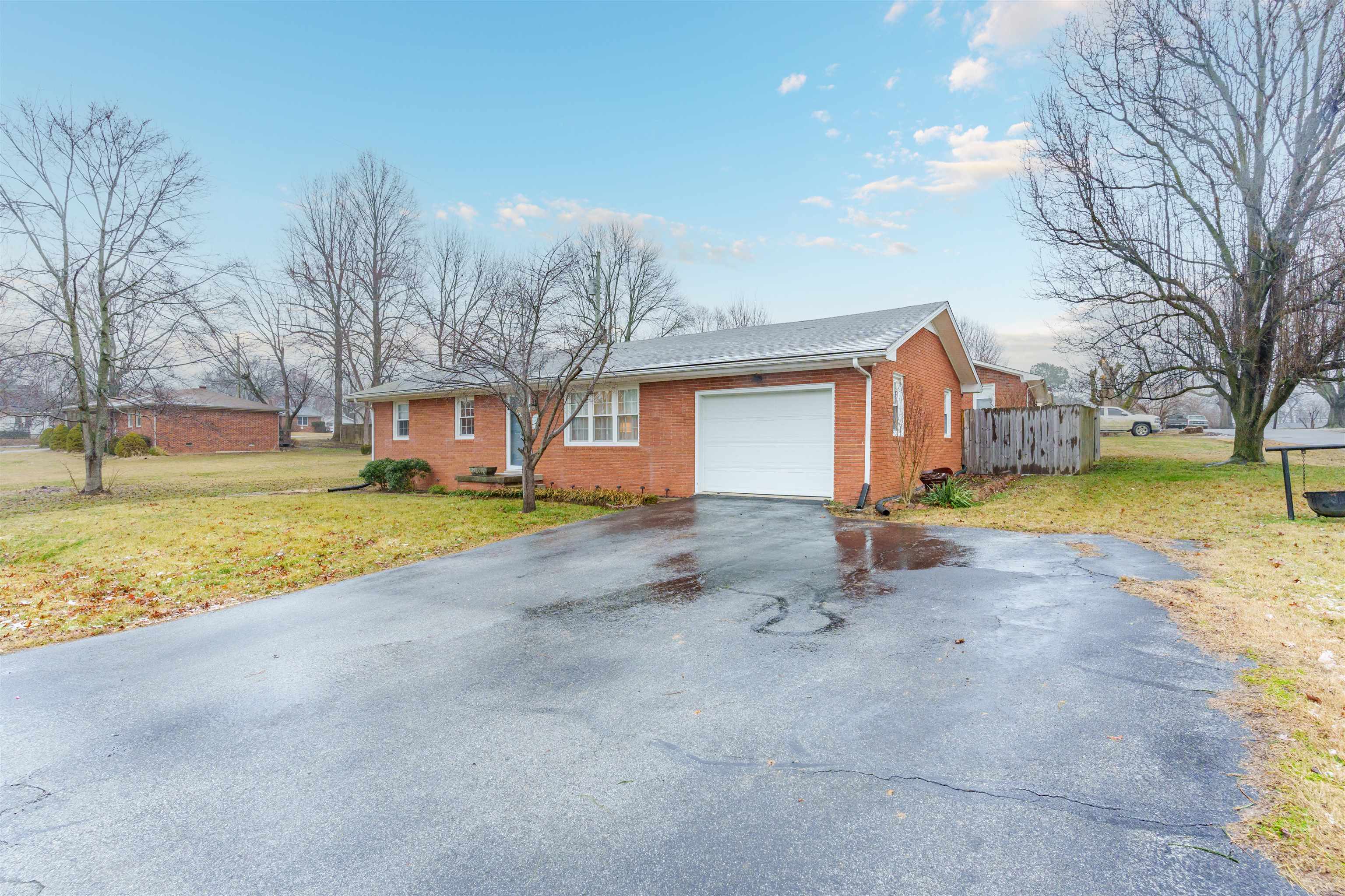 104 Frederica St, Hartford, Kentucky 42347, 3 Bedrooms Bedrooms, ,1 BathroomBathrooms,Single Family Residence,For Sale,Frederica St,91555