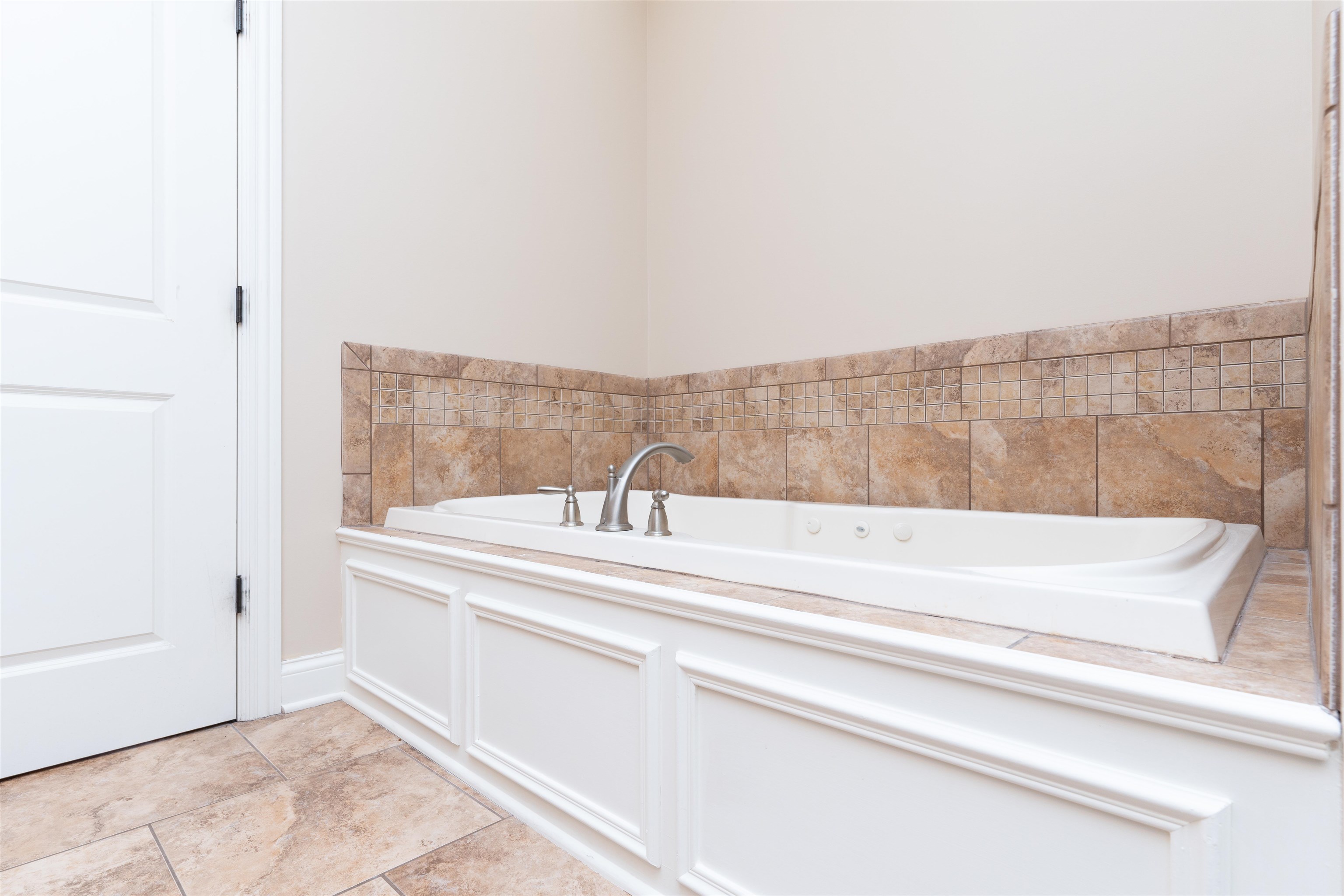3124 Forest Edge Cove, Owensboro, Kentucky 42303, 5 Bedrooms Bedrooms, ,3 BathroomsBathrooms,Single Family Residence,For Sale,Forest Edge Cove,91579
