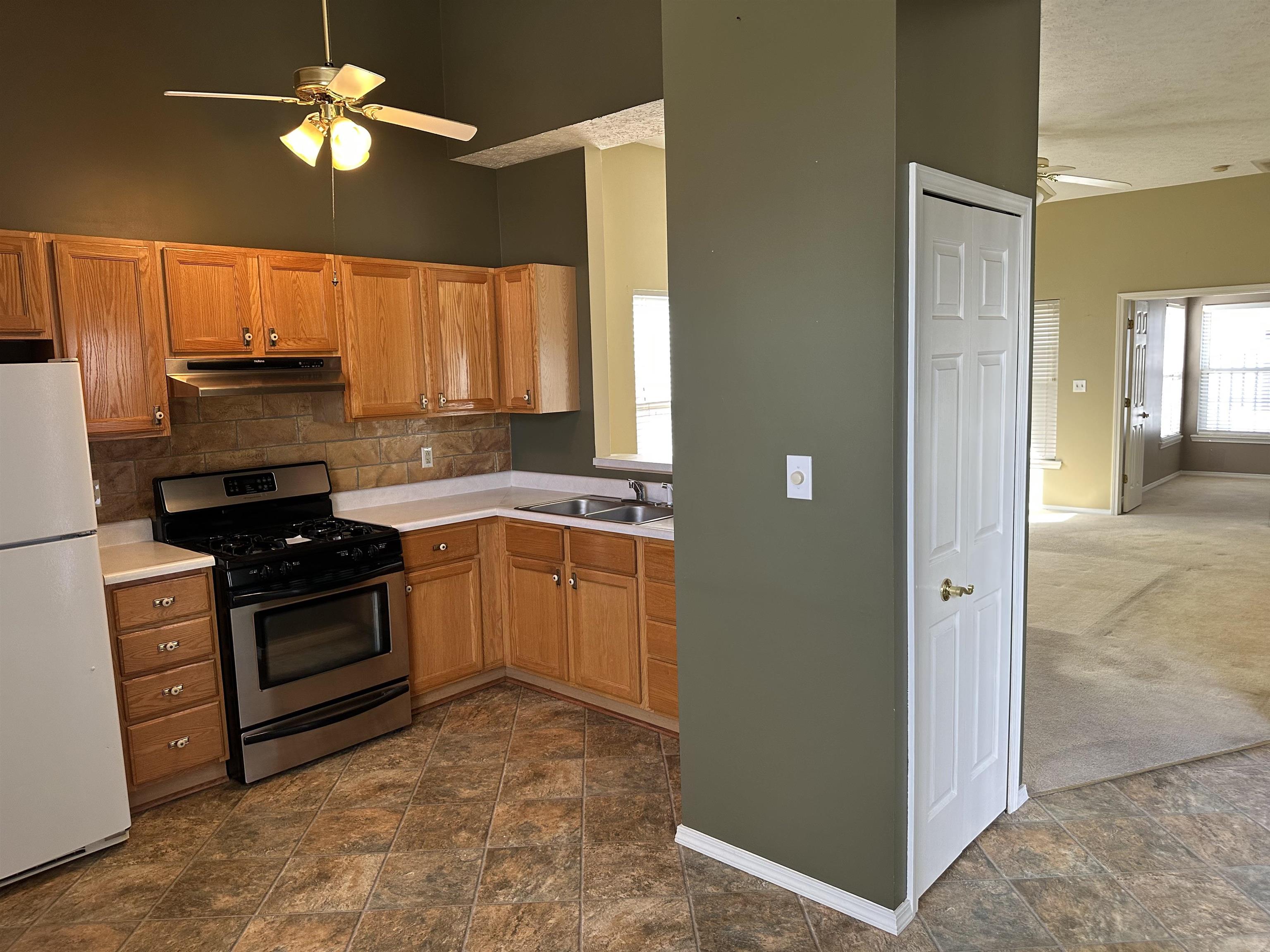 2423 Elder Drive, Owensboro, Kentucky 42301, 2 Bedrooms Bedrooms, ,1 BathroomBathrooms,Townhouse,For Sale,Elder Drive,91600